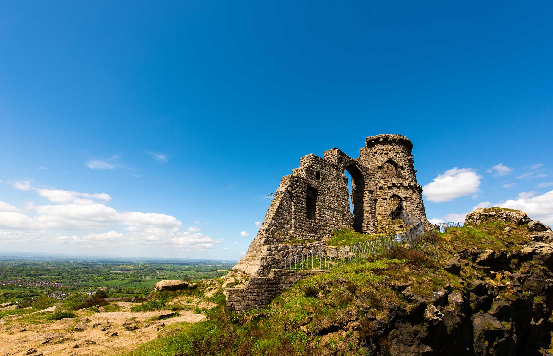 Mow Cop Folly (Image: RMC42/Shutterstock)