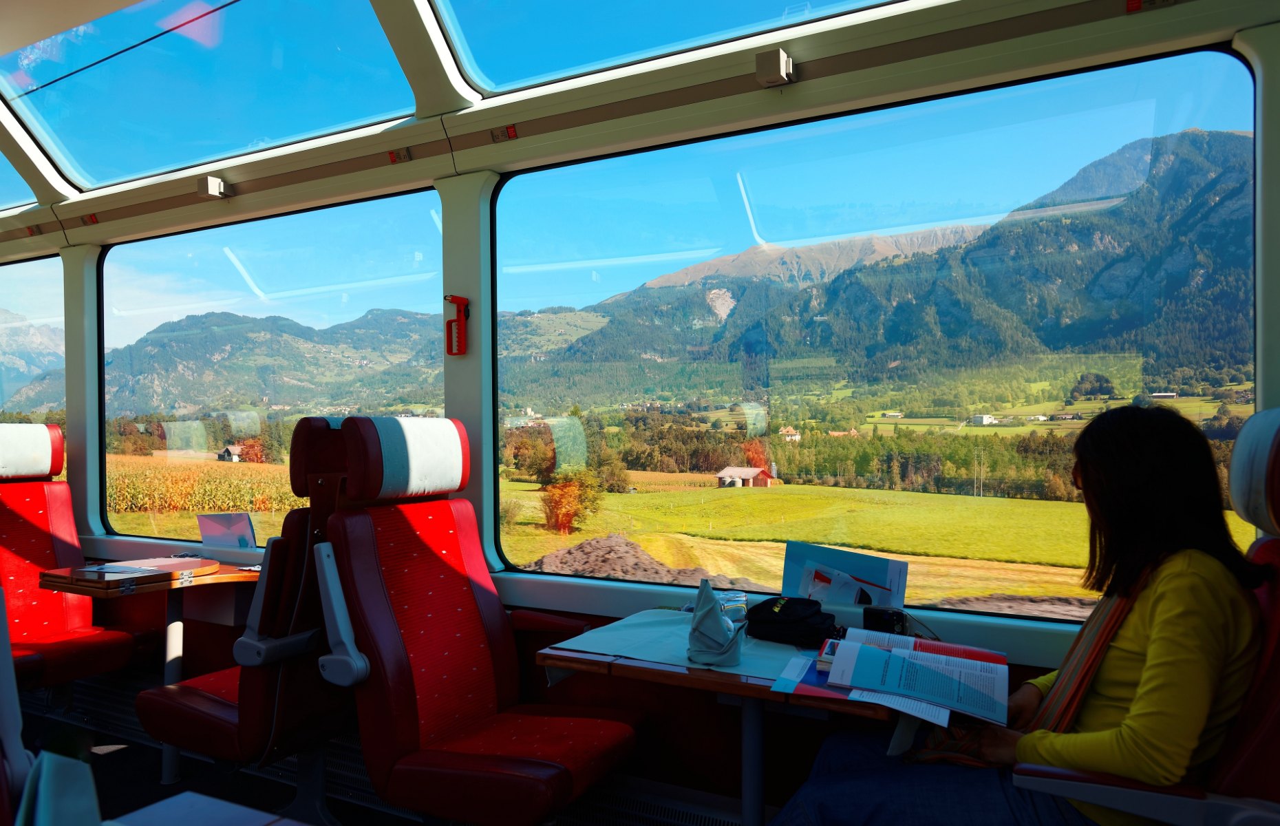 Train travel in the Swiss Alps (Image: CHEN-MIN CHUN/Shutterstock)