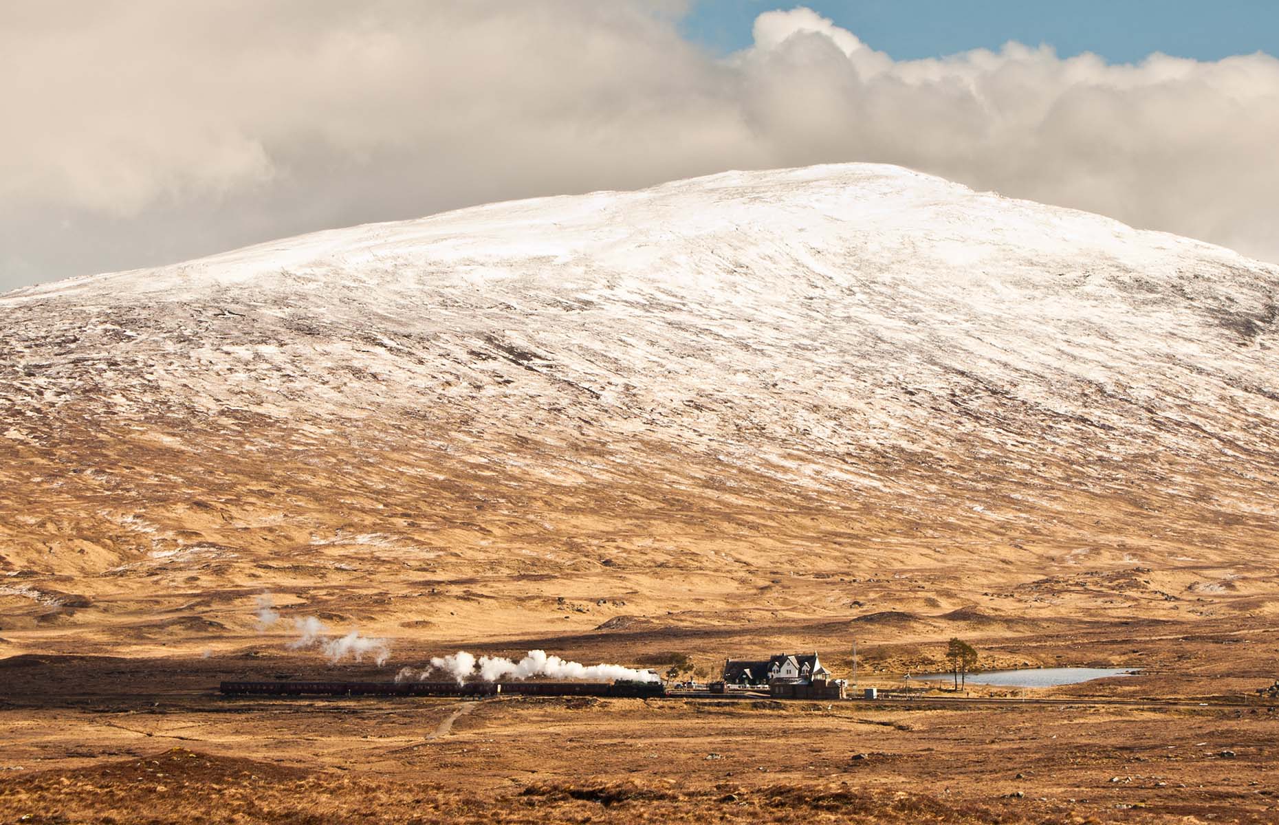 Corrour station on Crianlarich – Fort William branch (Image: Michael Lazor/Shutterstock)