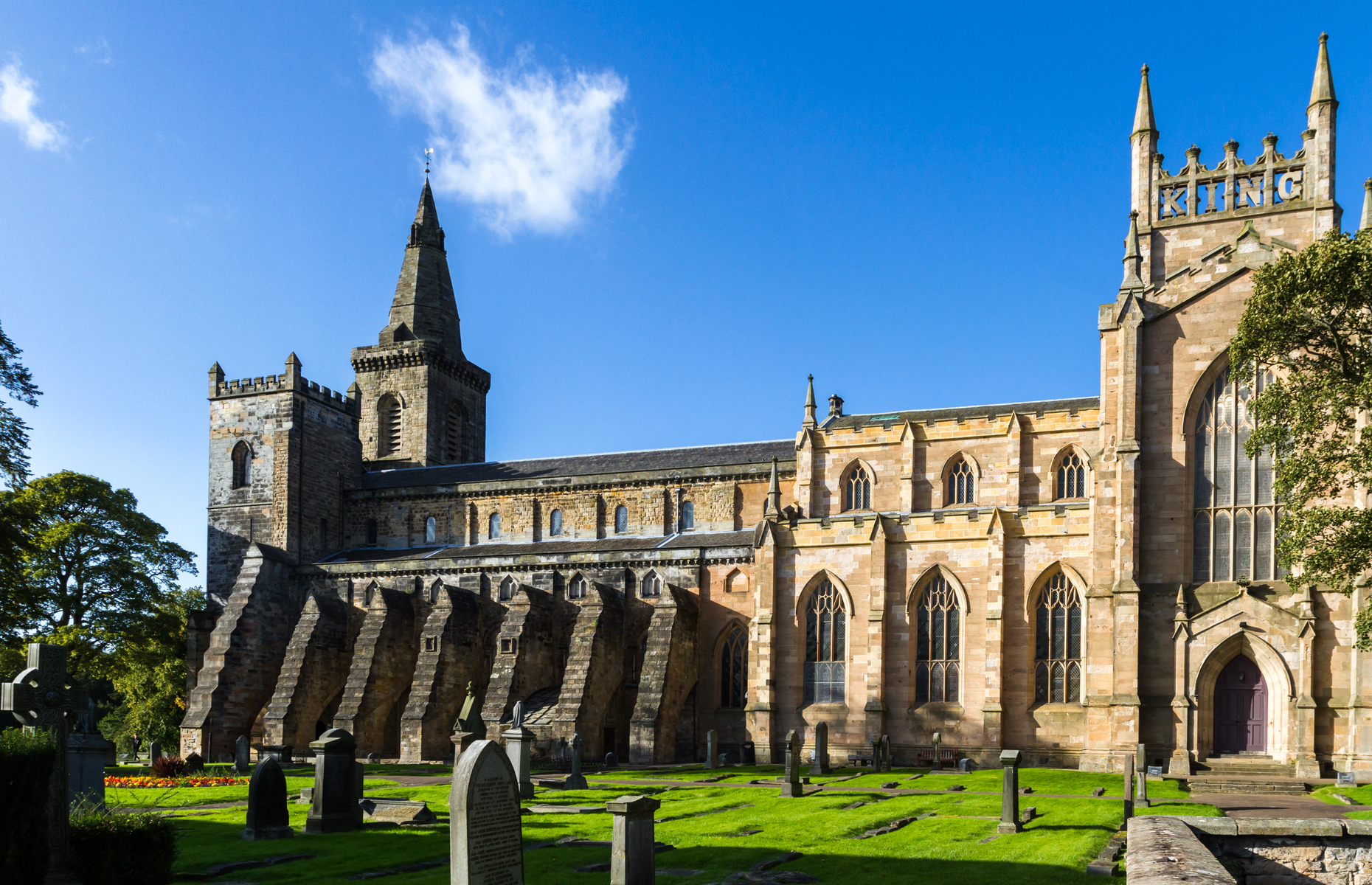 Dunfermline Abbey (image: Nature's Charm/Shutterstock)