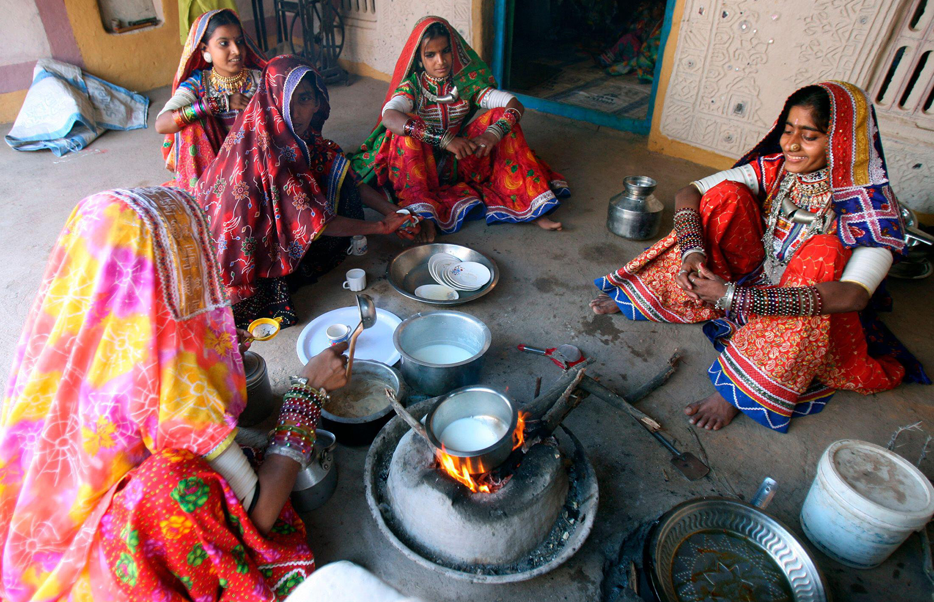 Artisans at the Rann Utsav Festival, India. (Image: REUTERS/Alamy Stock Photo)