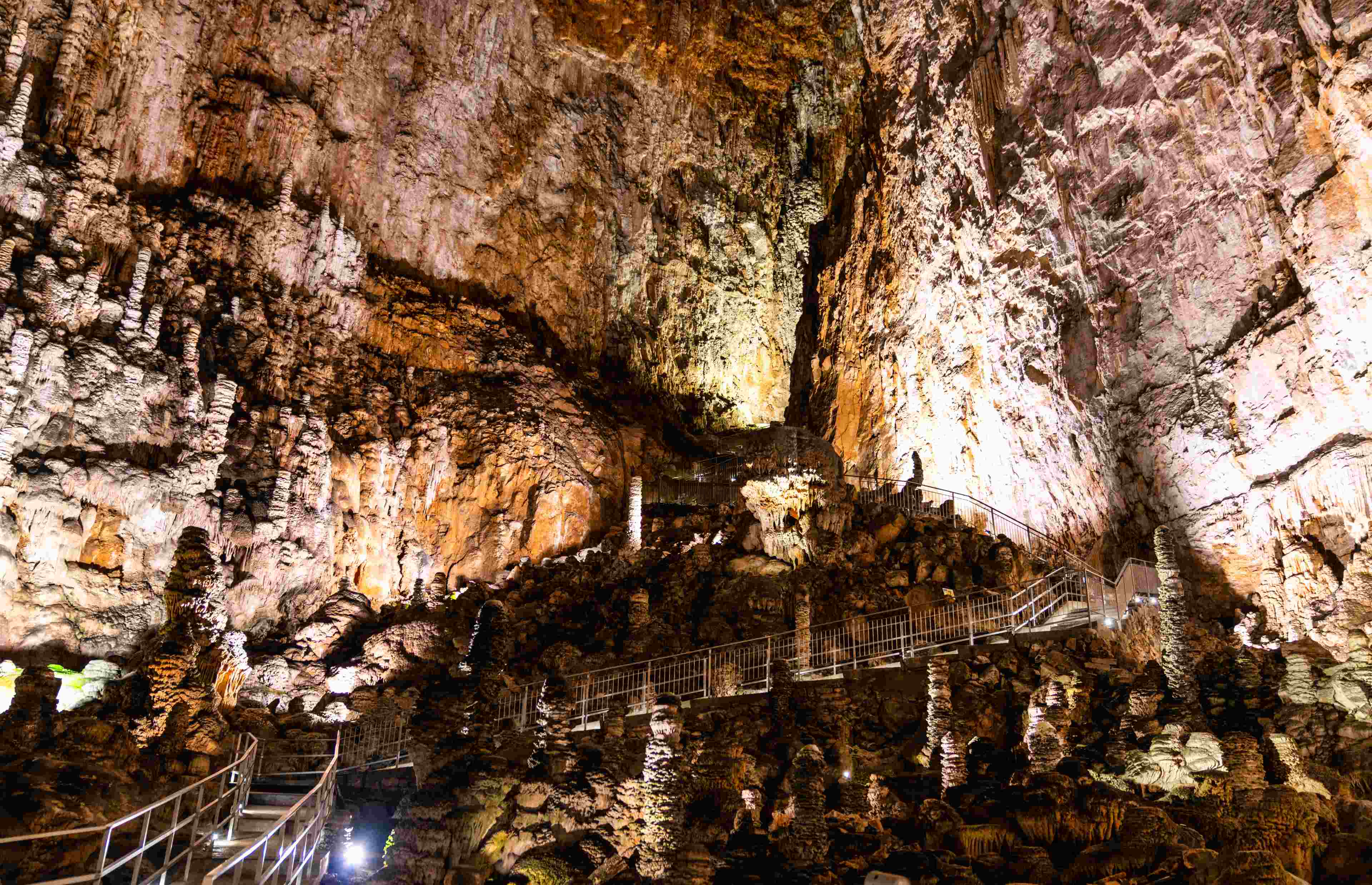 Grotta Gigante (Leonid Andronov/Shutterstock)