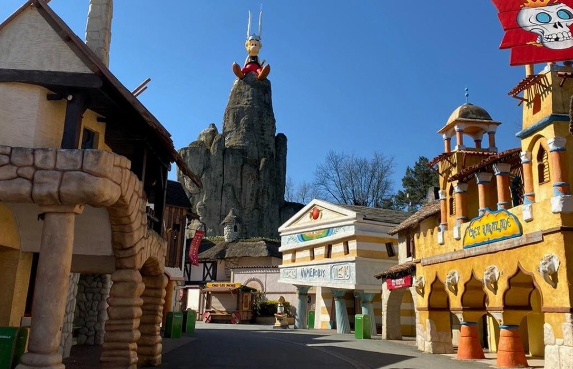 The theme park’s namesake, Asterix, overlooking one of the streets (Image: @parcasterix/Facebook)