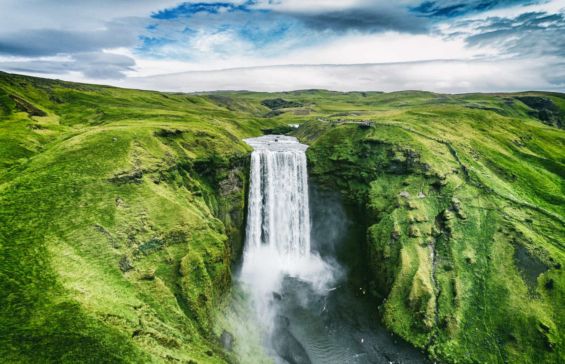 Skogafoss Waterfall, Iceland (Maridav/Shutterstock)