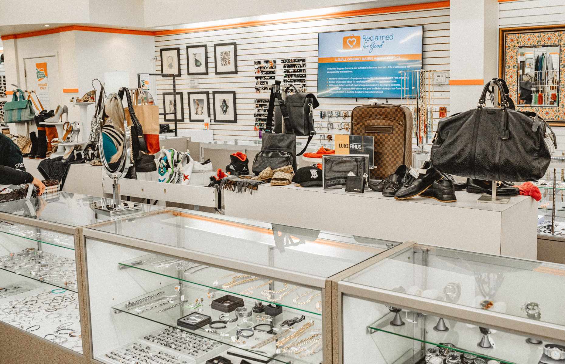 Jewellery section of Unclaimed Baggage, Scottsboro (Image: Alabama Tourism)