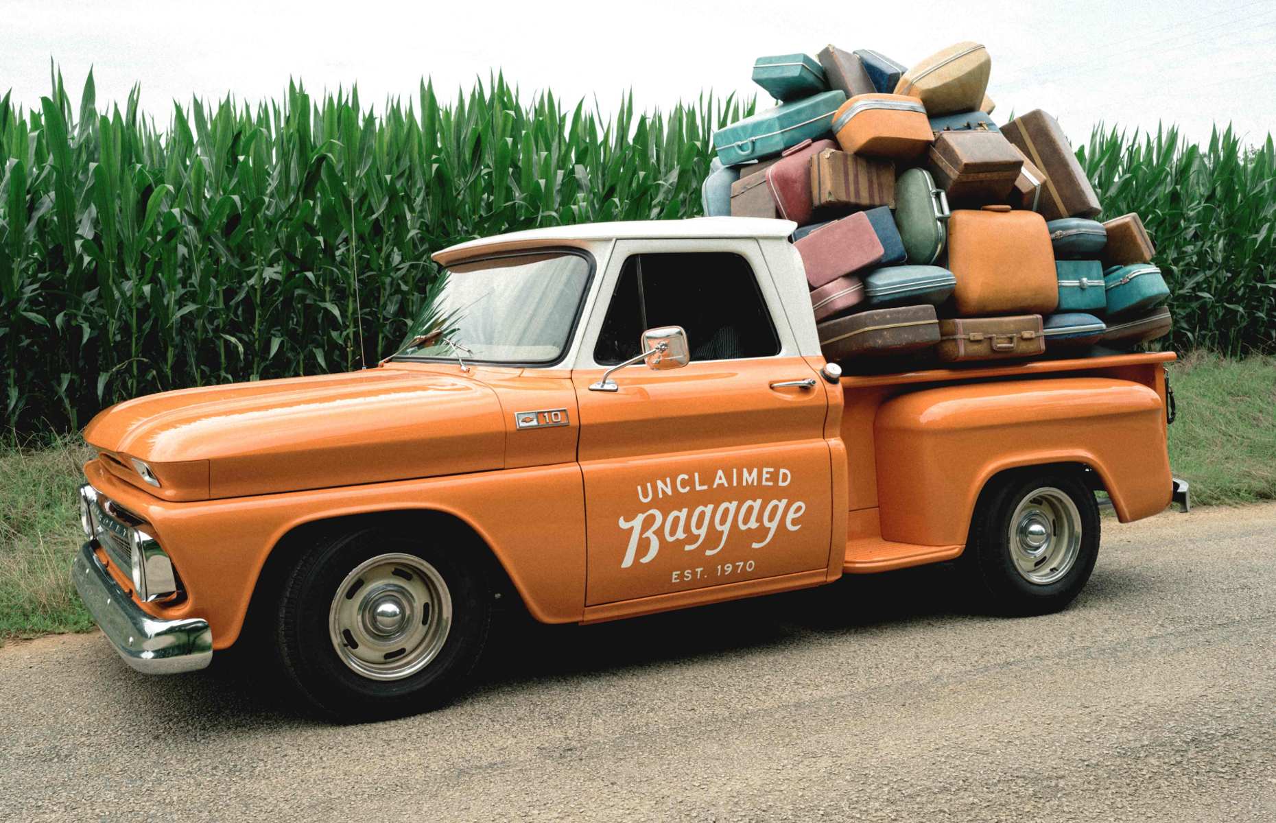 A decorative truck at Unclaimed Baggage, Scottsboro (Image: Tourism Alabama)