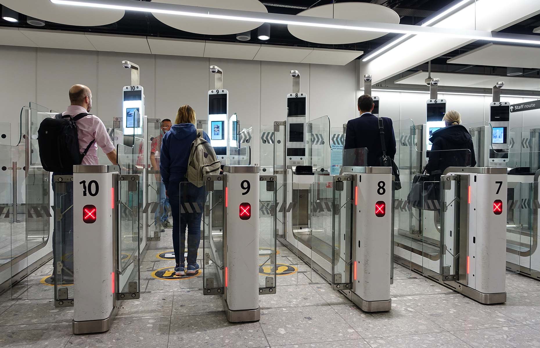 E-gates at an airport (Image: 1000 Words/Shutterstock)