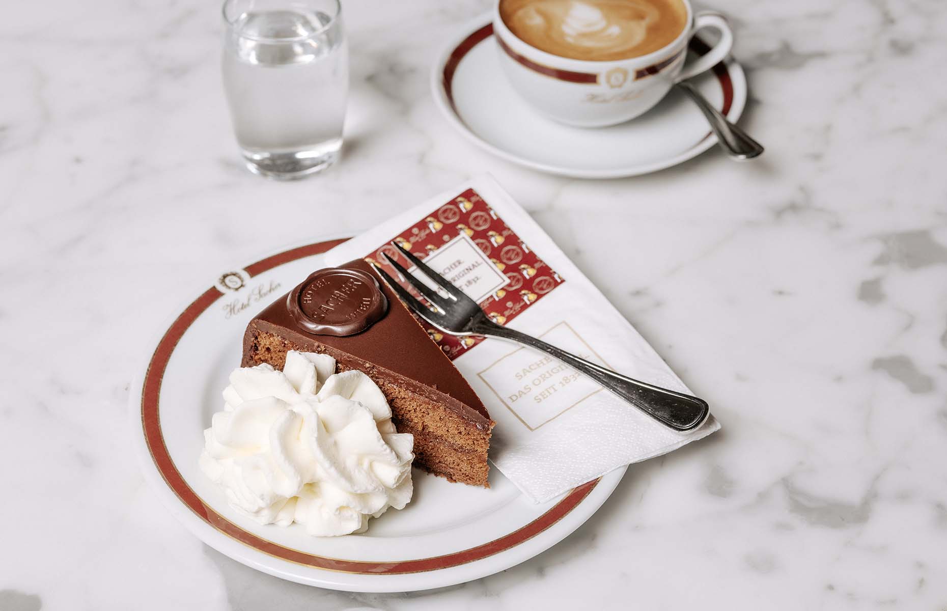 Sachertorte at Cafe Sacher (Image: © WienTourismus/Paul Bauer)