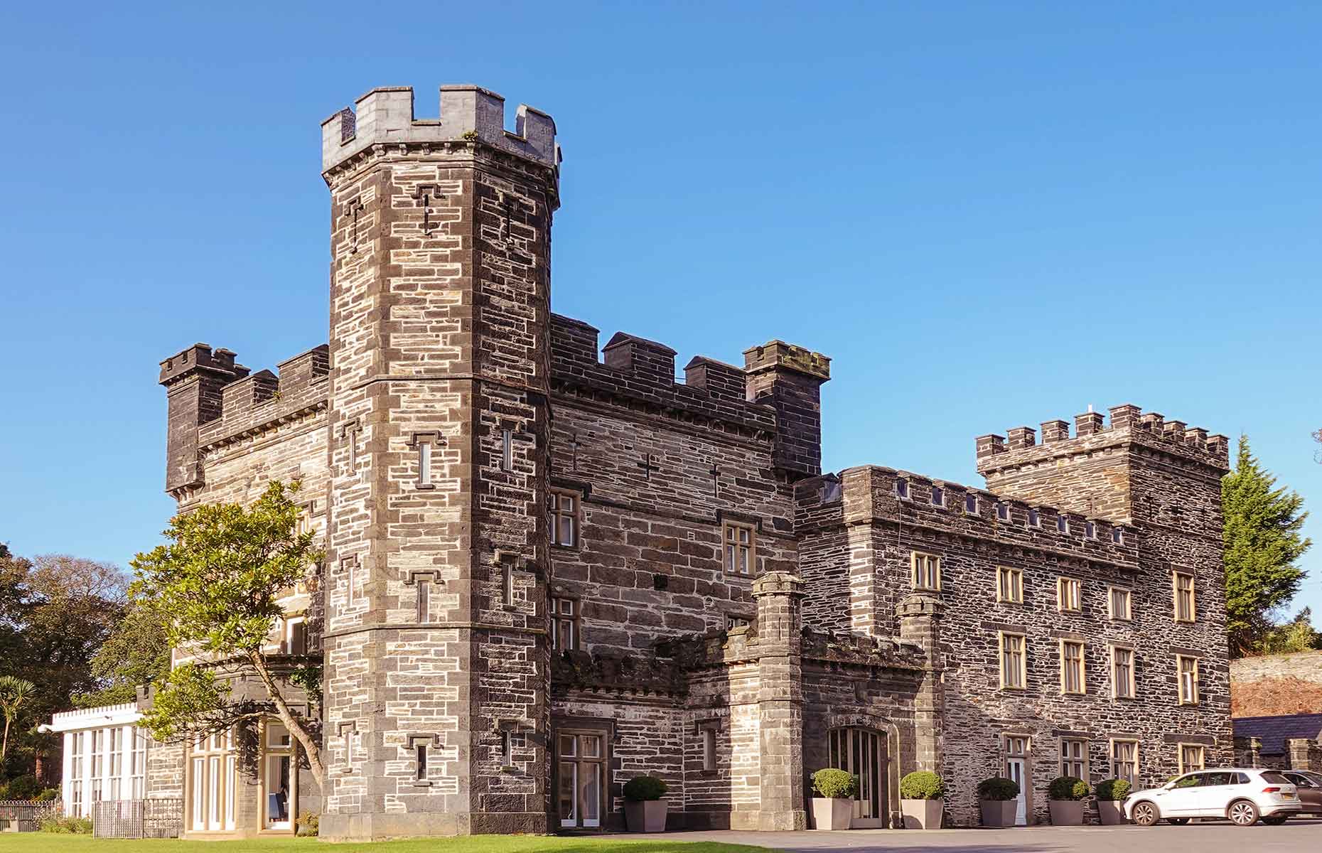 Castell Deudraeth (Image: Caroline Jane Anderson/Shutterstock)