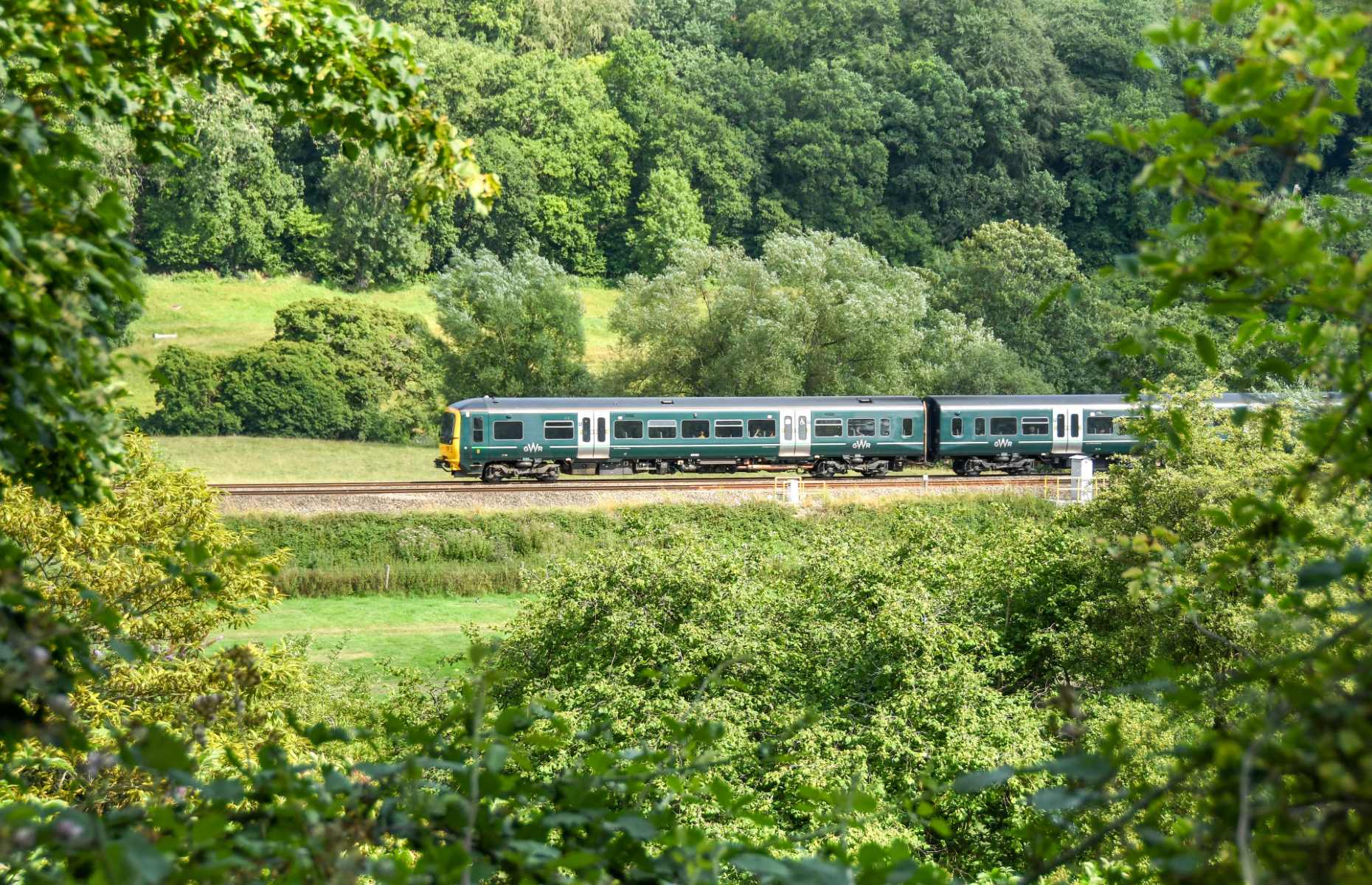 Train from London to Bristol [Image: Ceri Breeze/Shutterstock]