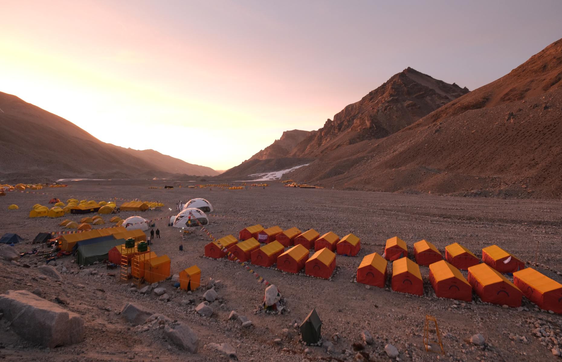 Everest Base camp at sunset (Image: Hakan Bulgurlu)