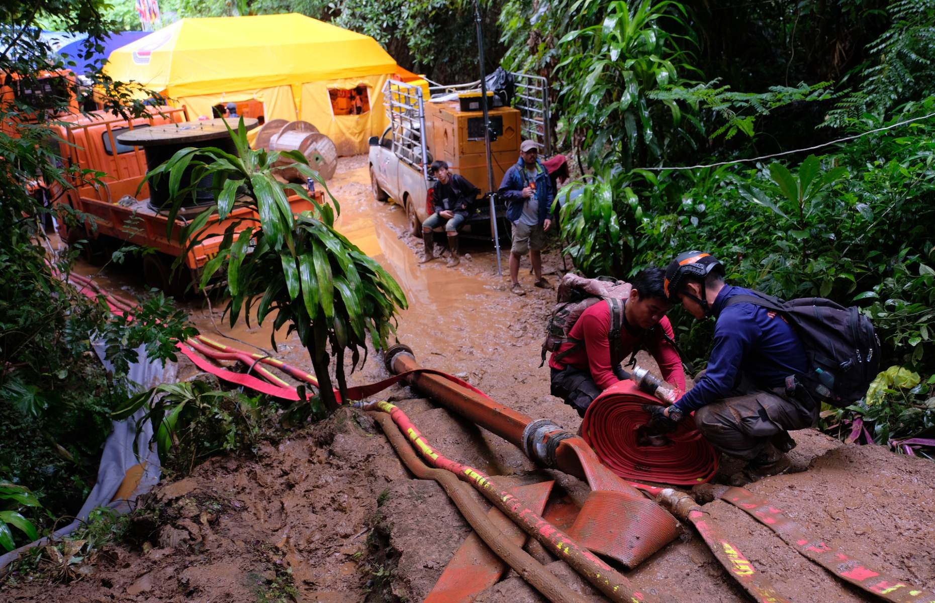 Workers install a pump to reduce water levels in the cave (Image: Linh Pham/Getty Images)