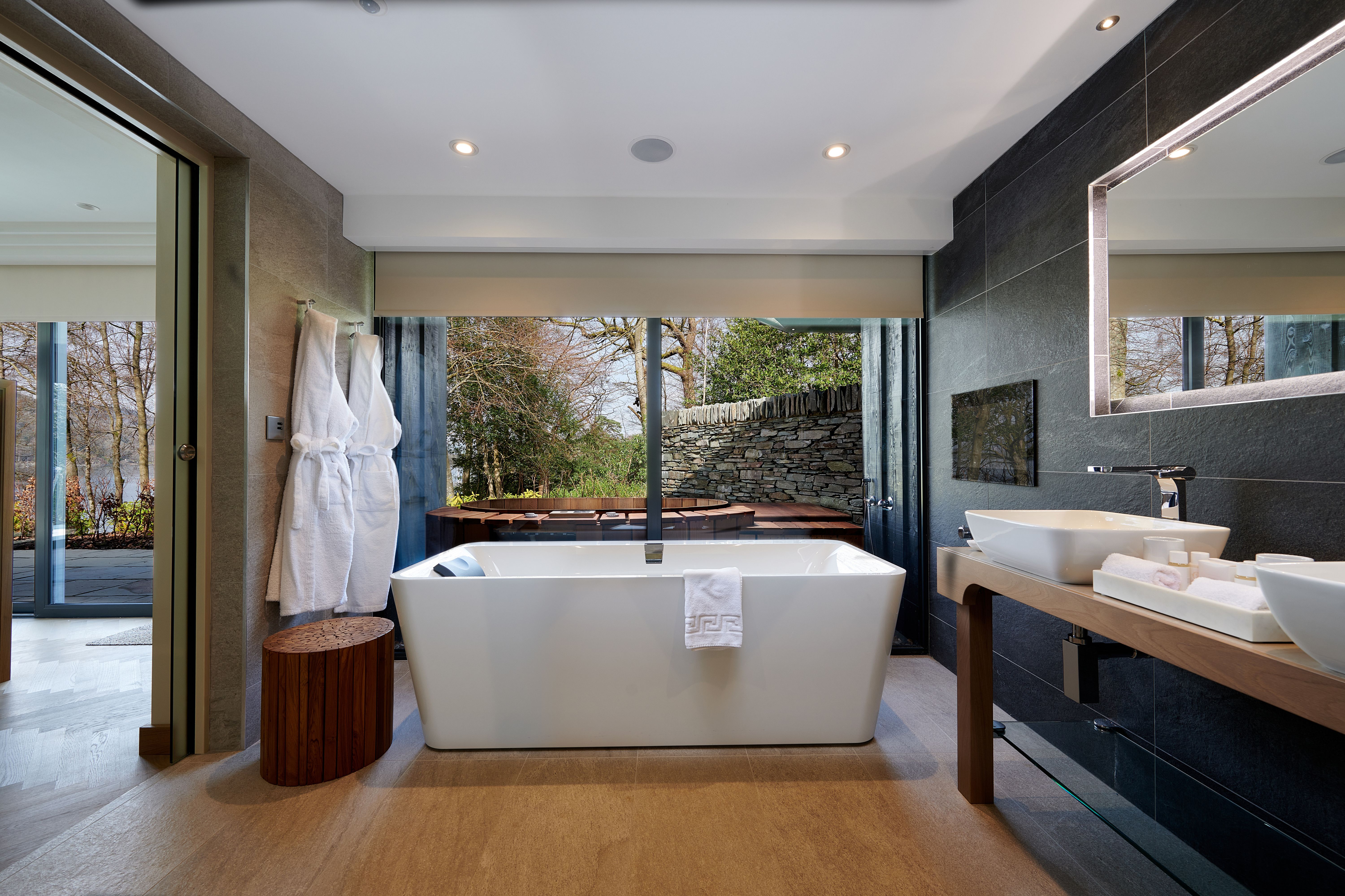 Bathroom in Lakeside Suite (Image: Courtesy of Storrs Hall)