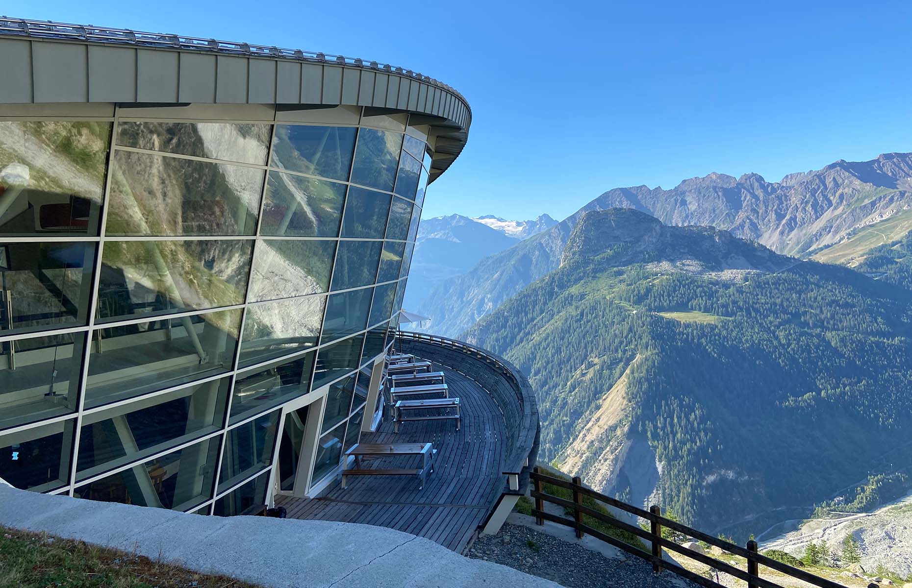 View from Punta Helbronner on the Skyway (Image: Ece Chianucci/Shutterstock)