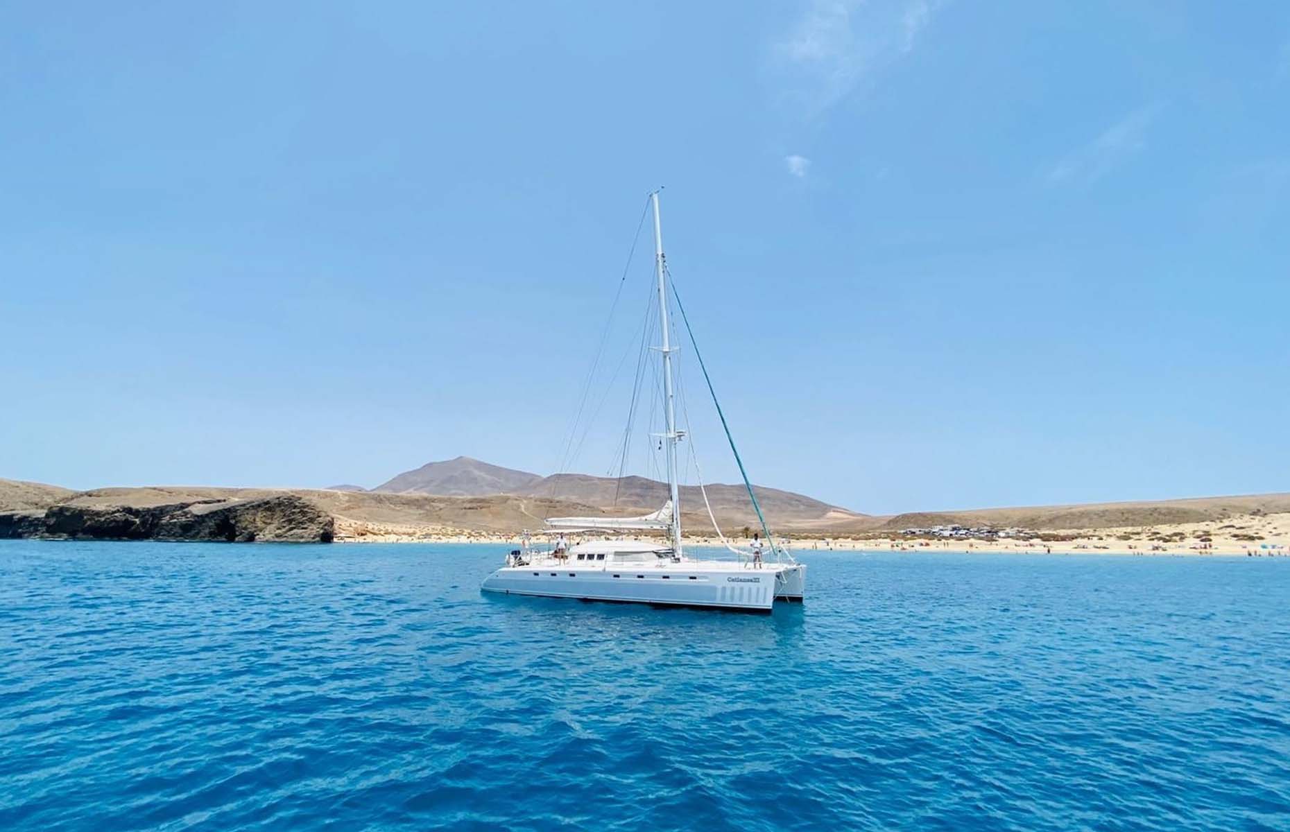 Sailing to Lobos island (Image: Catlanza/Facebook)