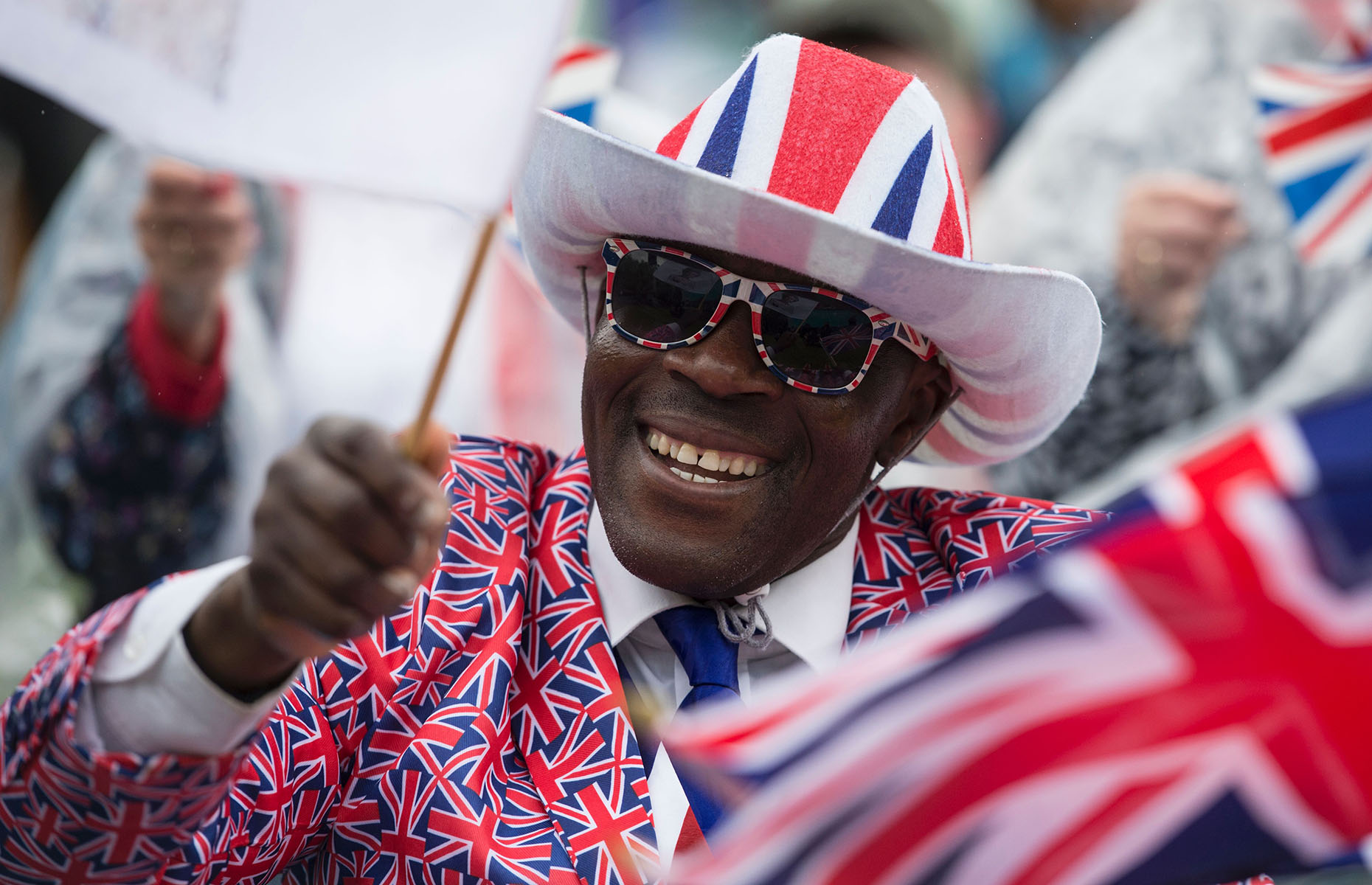 Man cheering on the royals (OLI SCARFF/Getty Images)