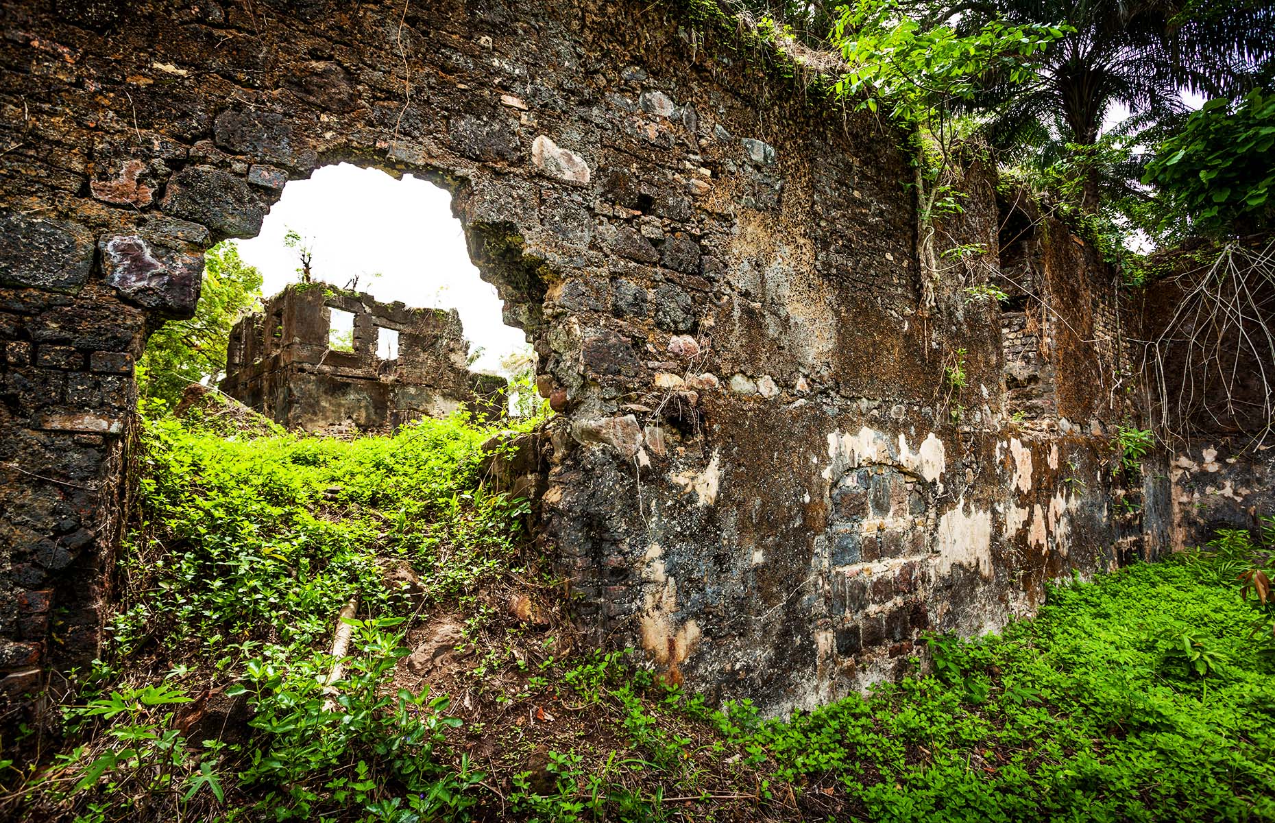 Ruins of the old slave fort on Bunce Island (robertonencini/Shutterstock)