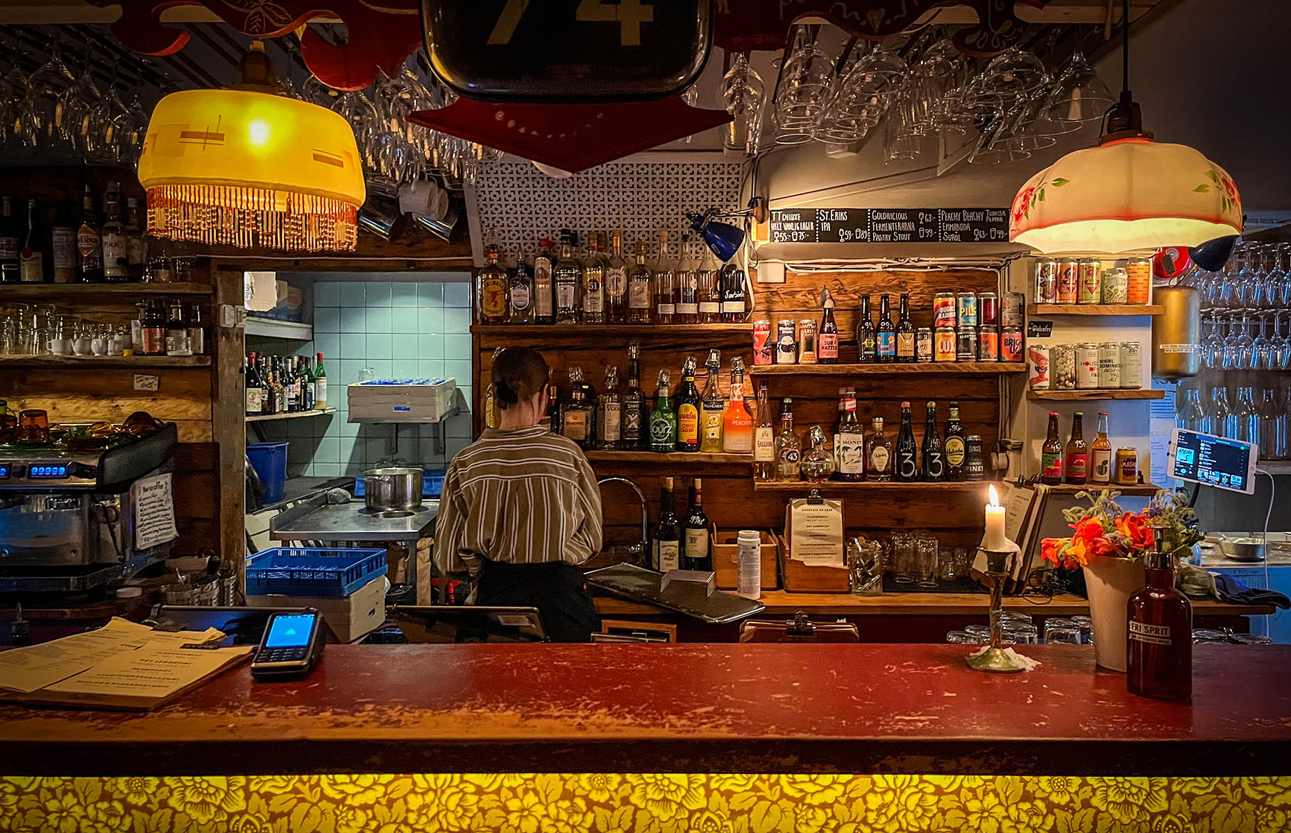 Inside Kafe de Luxe (Peter Moore)