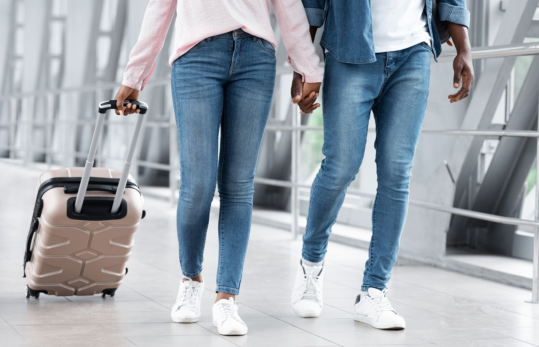 Couple with hand luggage (Image: Prostock-studio/Shutterstock)