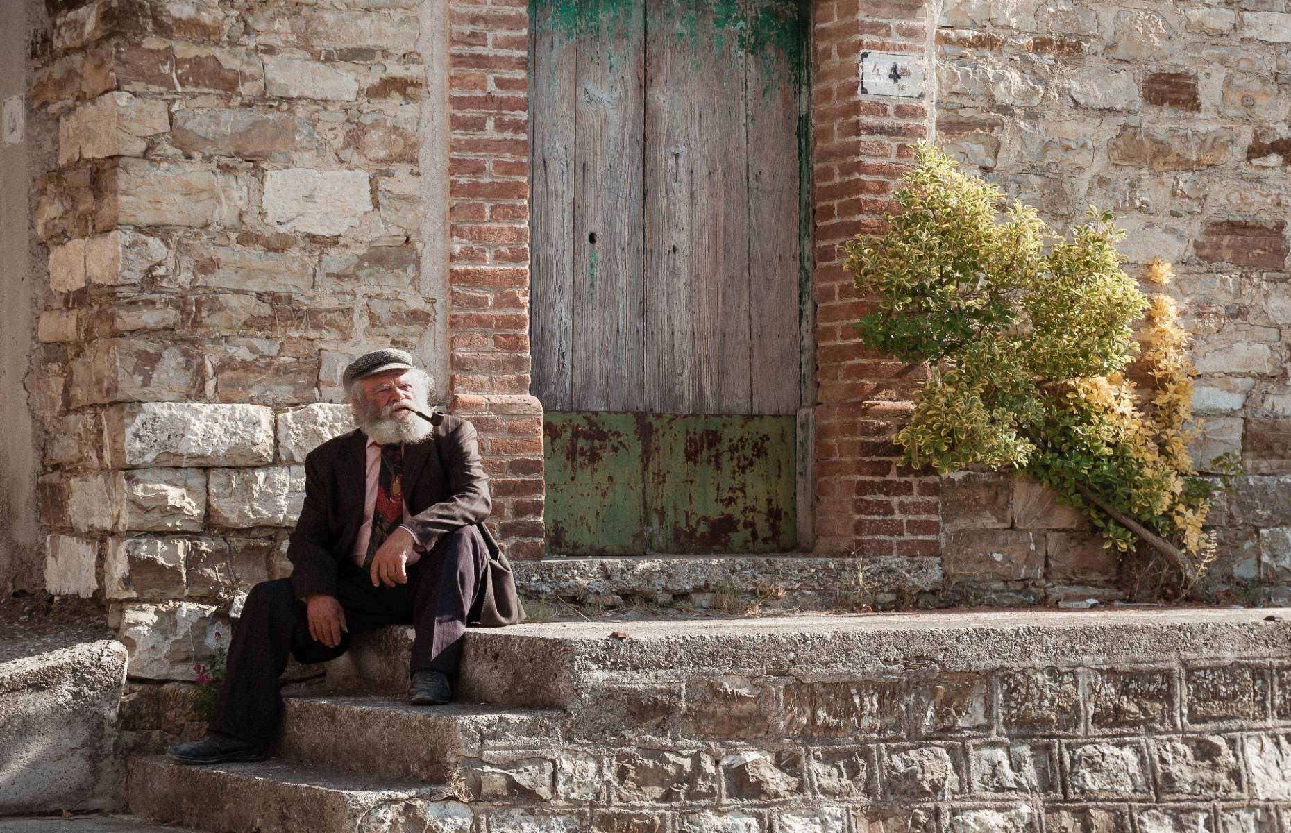 Roscigno Vecchia and town's only resident Giueseppe (Raffaele Mariniello / Alamy Stock Photo)