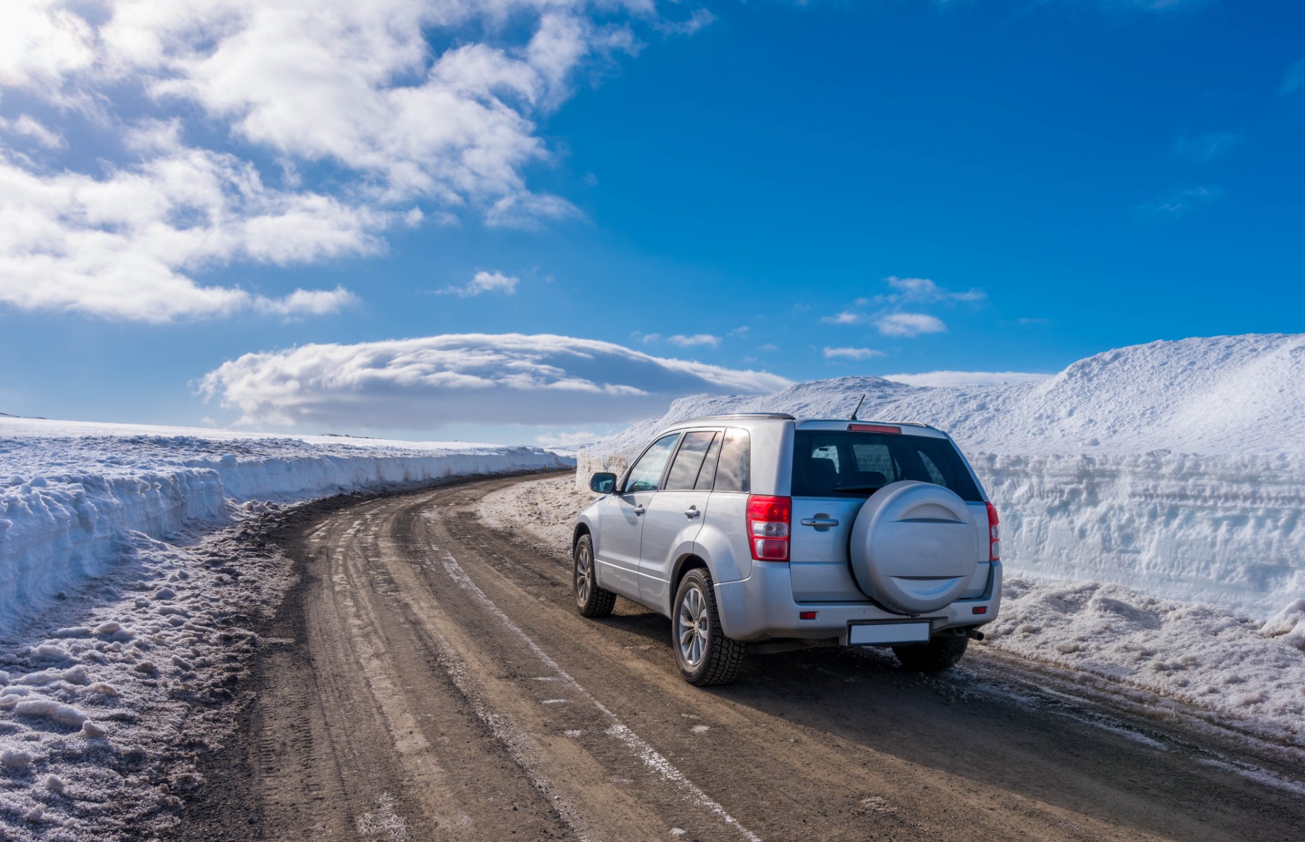 Driving through Iceland (Image: Vivi1/Shutterstock)