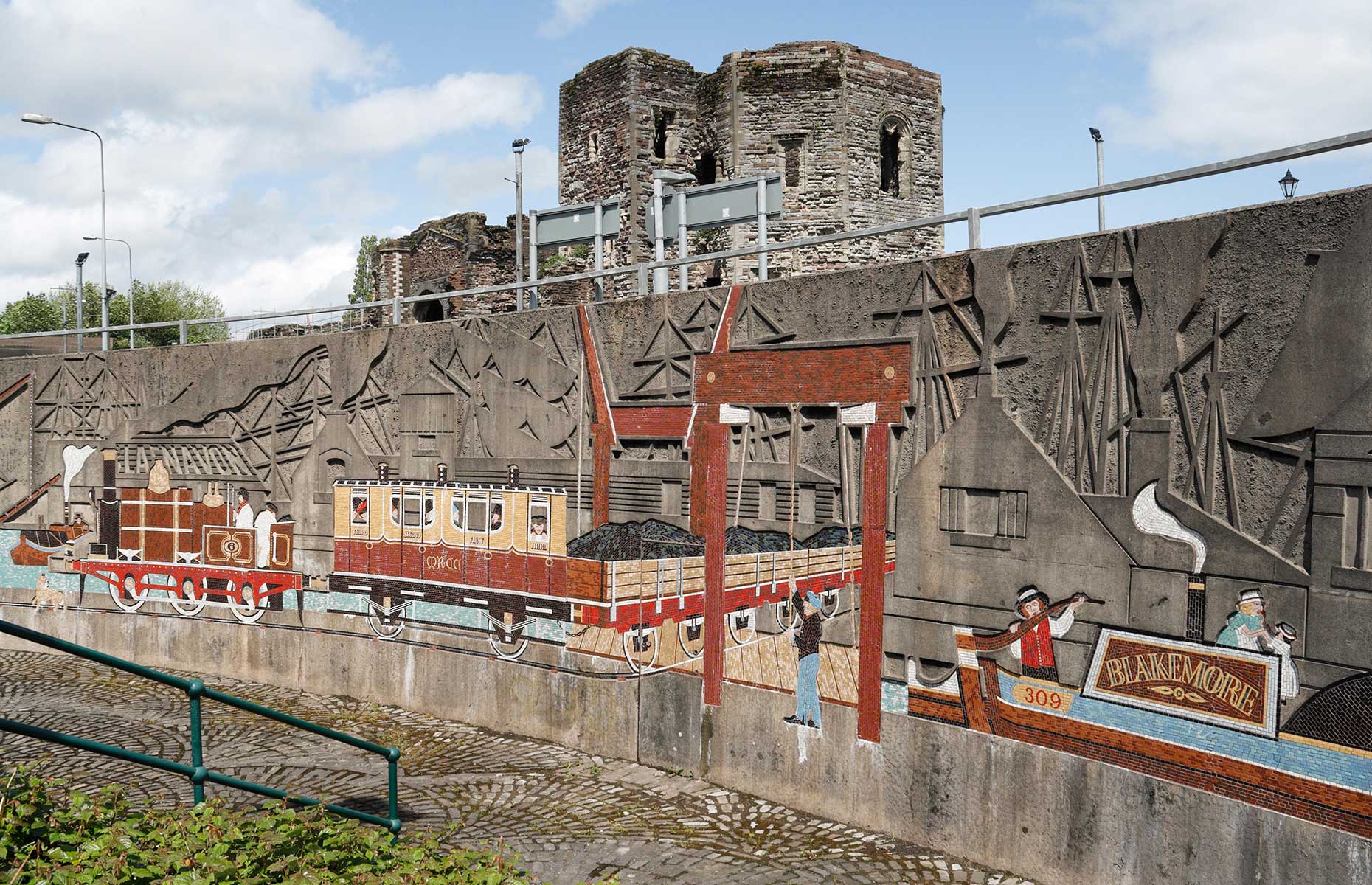 Old Green Mural, Newport, Wales (Image: Cofiant Images / Alamy Stock Photo)