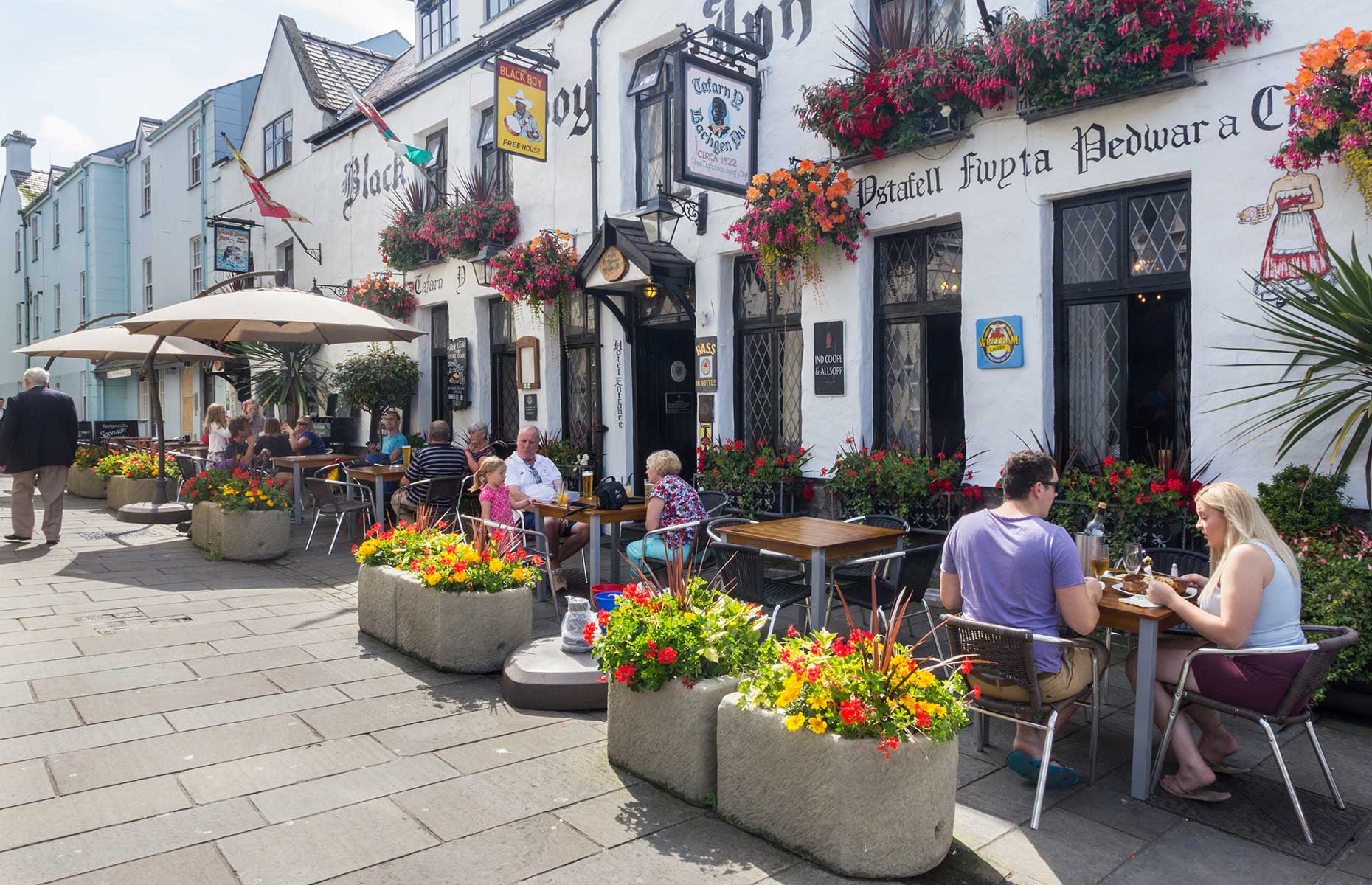 People having a pub lunch in Caernarfon, Wales