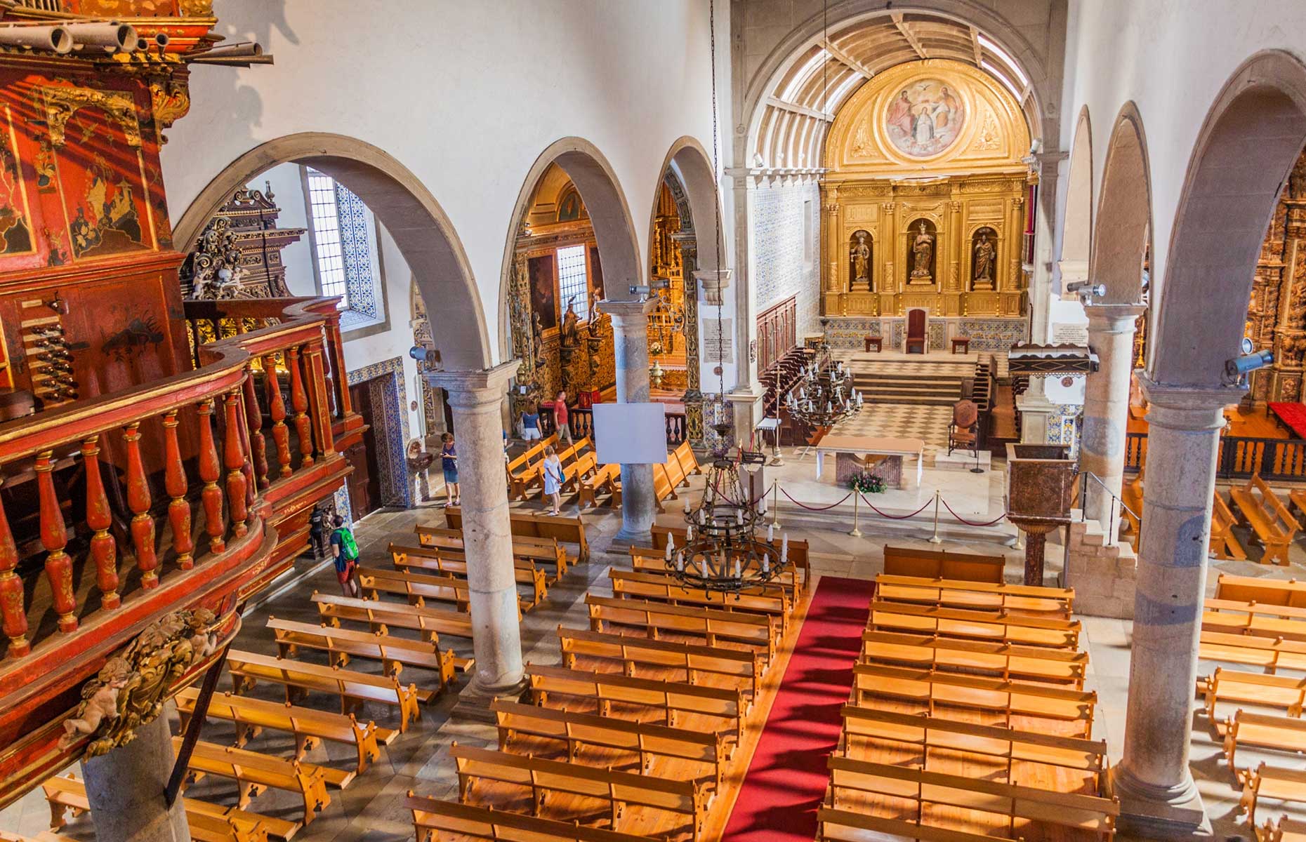 Faro cathedral (Image: Matyas Rehak/Shutterstock)