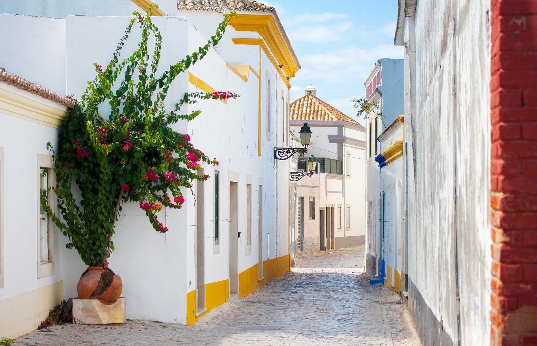 Faro Old Town (Image: aniad/Shutterstock)