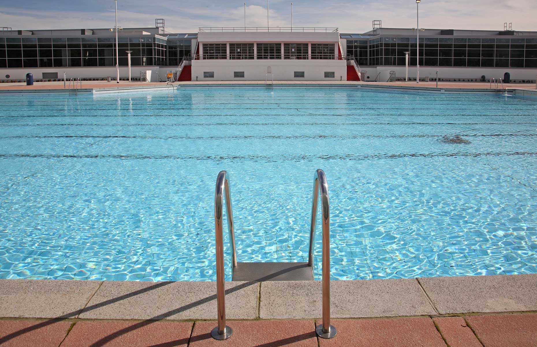 Uxbridge Lido London (Image: Simon Turner/Alamy Stock Photo)