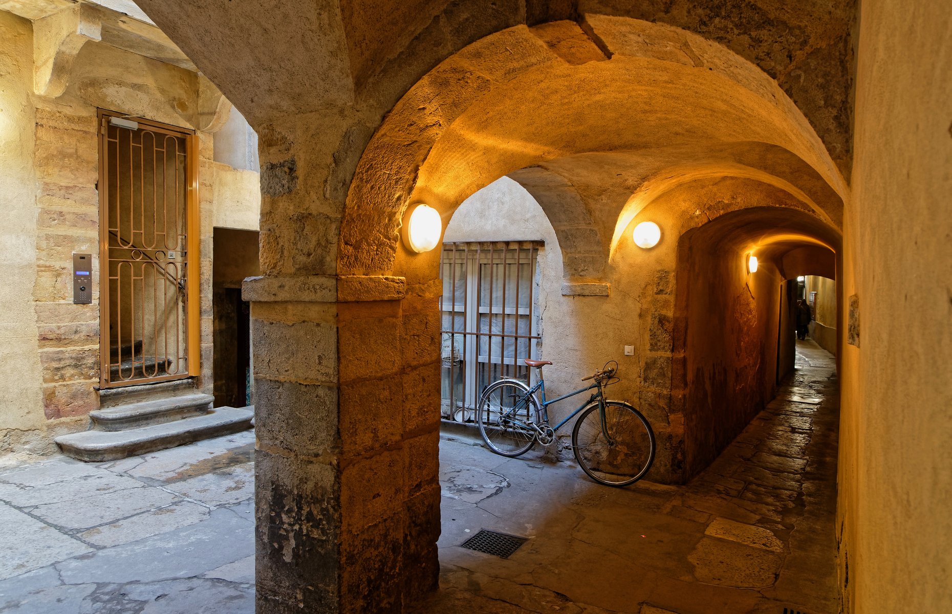 Traboules in Lyon (Image: Pierre Jean Durieu/Shutterstock)