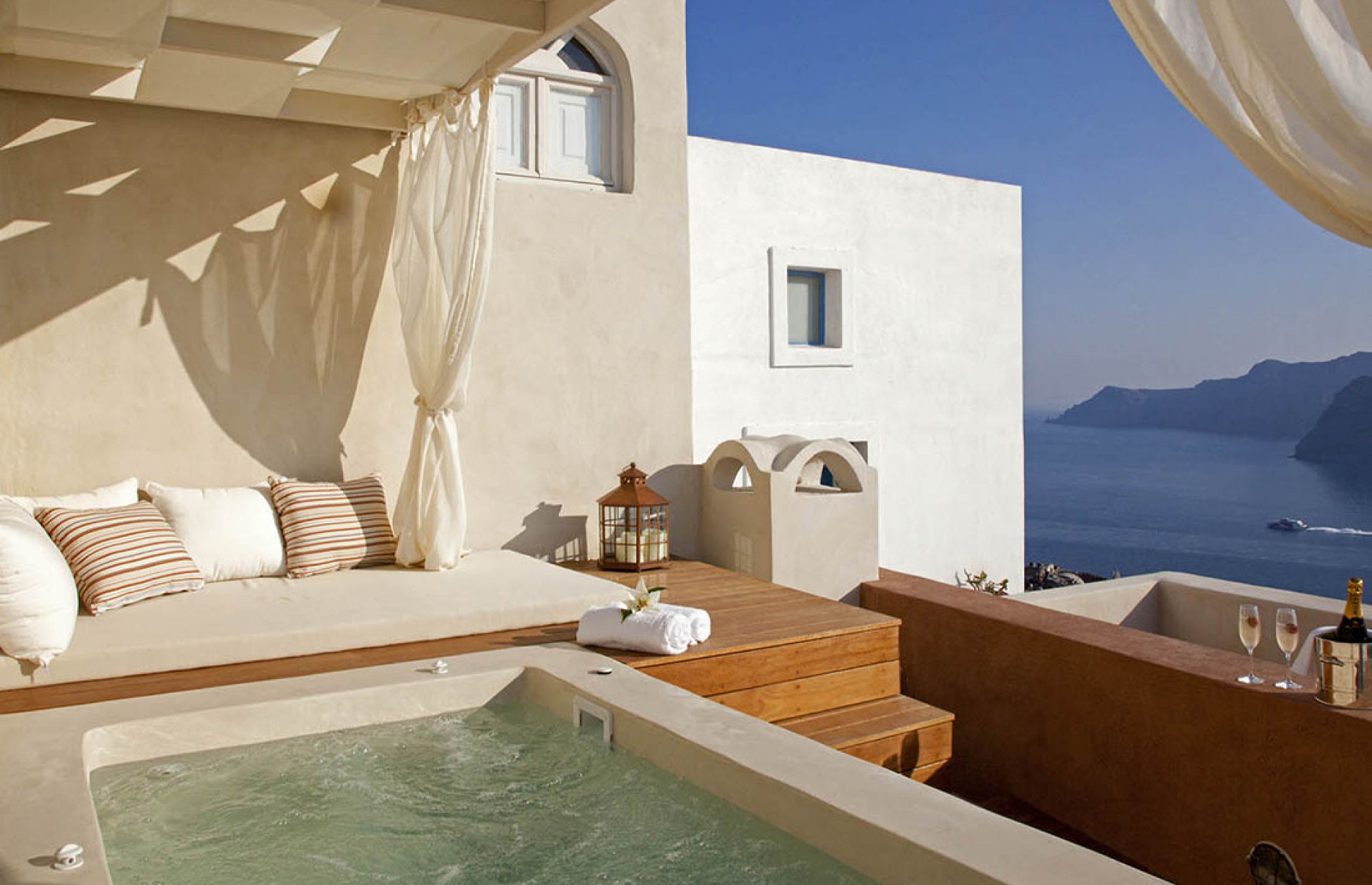 Oia Mansion hotel (Image Oia Mansion/booking.com)