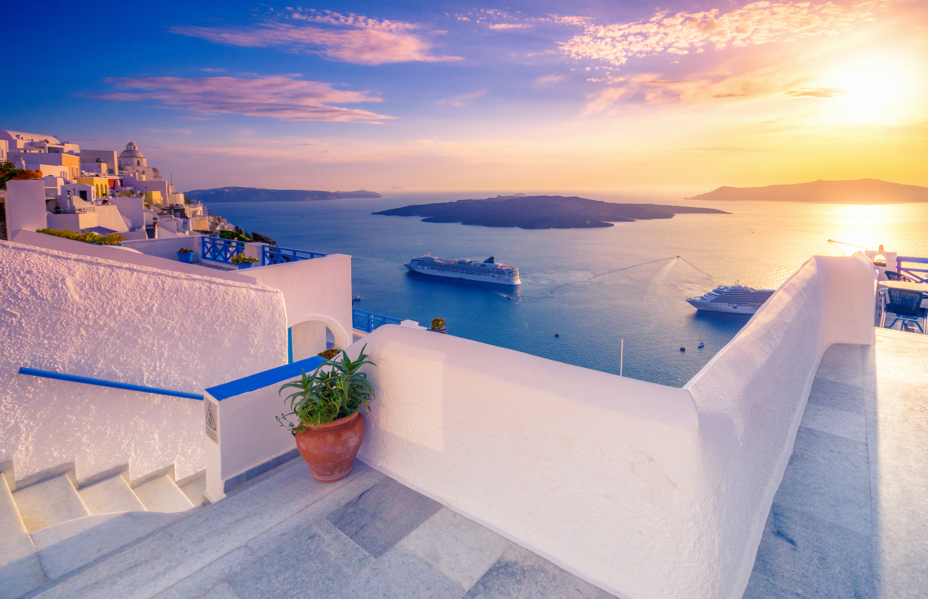 Sunset in Santorini (Image: Georgios Tsichlis/Shutterstock)