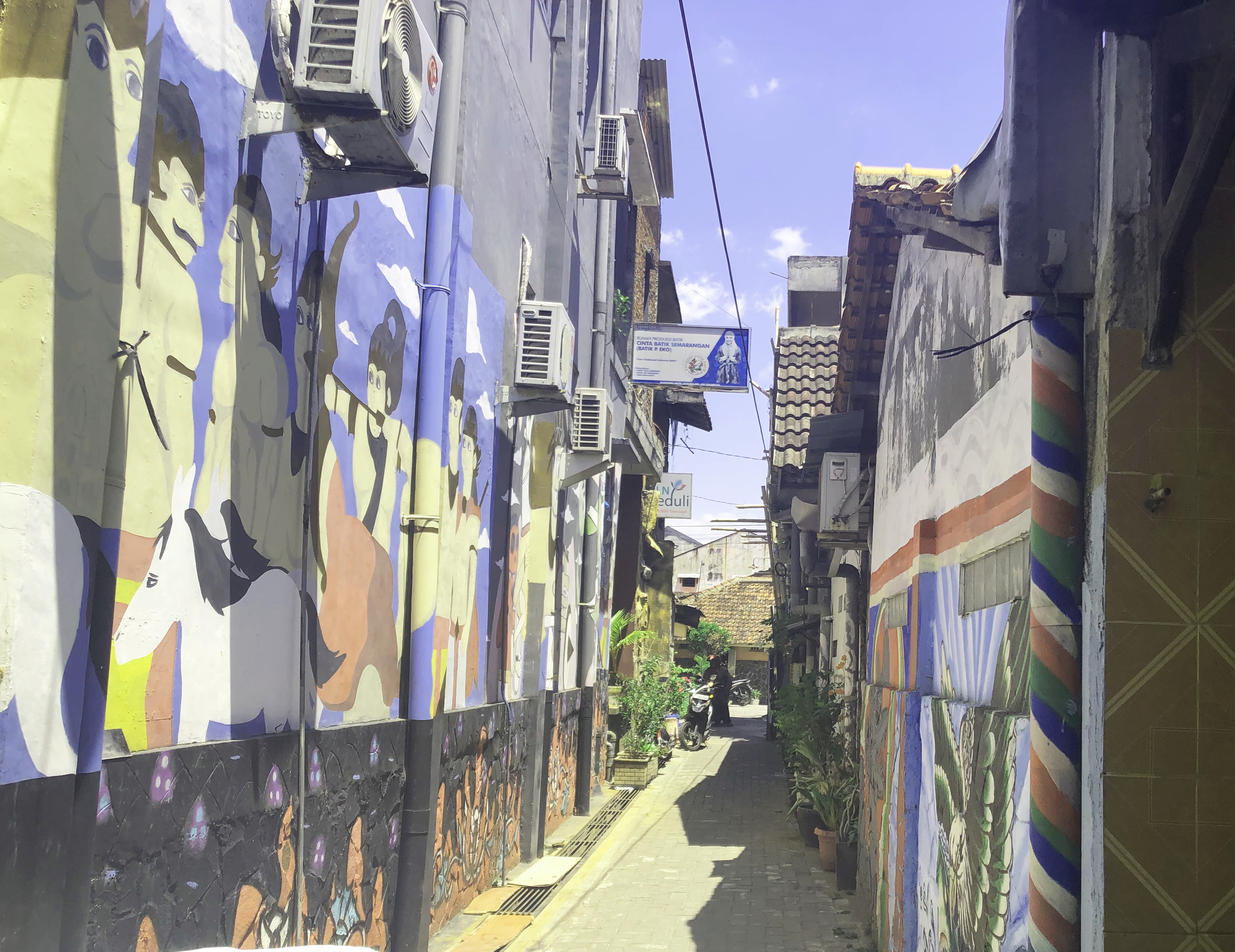 Alleyway in Kampung Batik Gedong (Image: Daisy Meager)