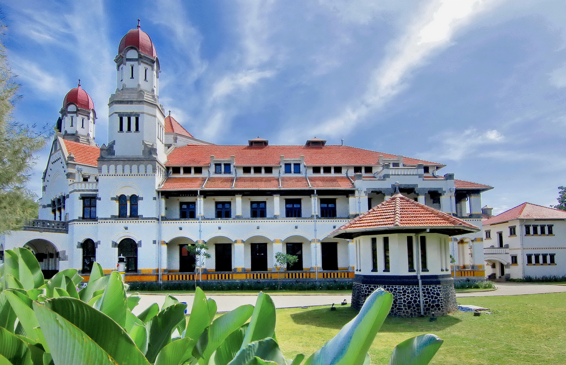 Exterior of Lawang Sewu (Image: RUDI WIBOWO KURNIAWAN/Shutterstock)