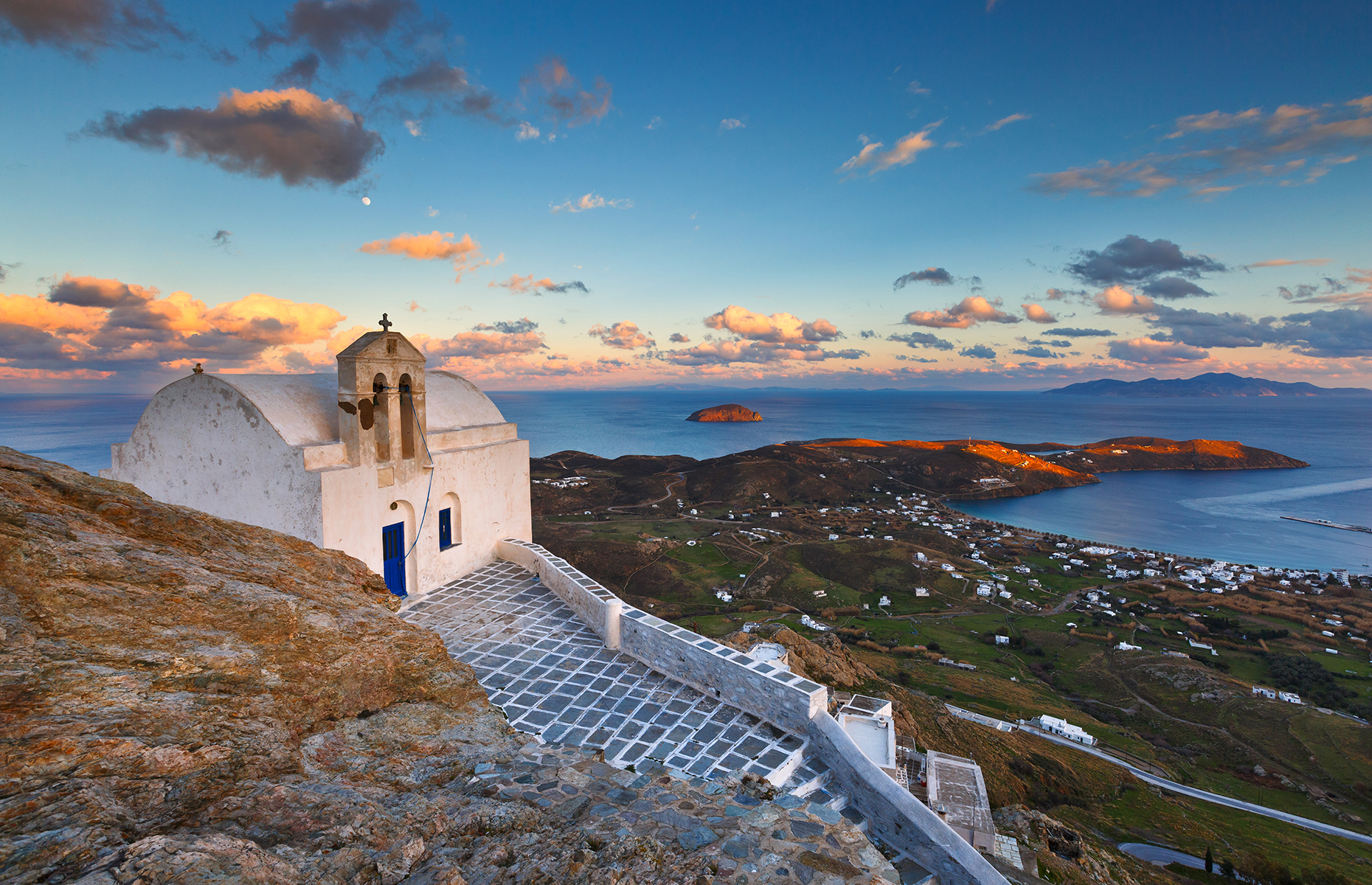 Sifnos scenery (Image: Milan Gonda/Shutterstock)