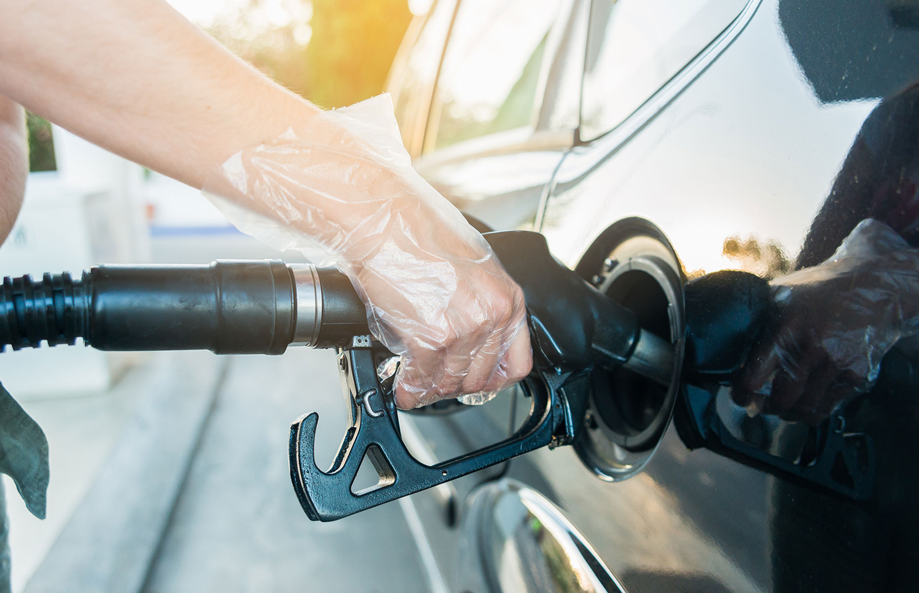 Wear gloves at the gas station. (Image: Fotoeventis/Shutterstock)