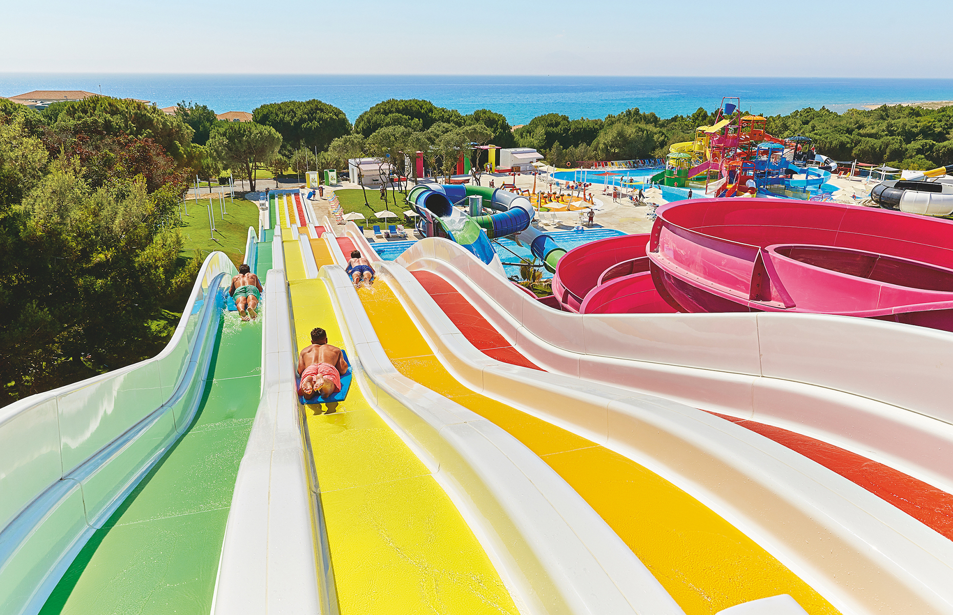 Aquapark. Akva Park Oasis. Аквапарк Water fun Пелопоннес. Aqua Park в Греции. Пляж с горками.