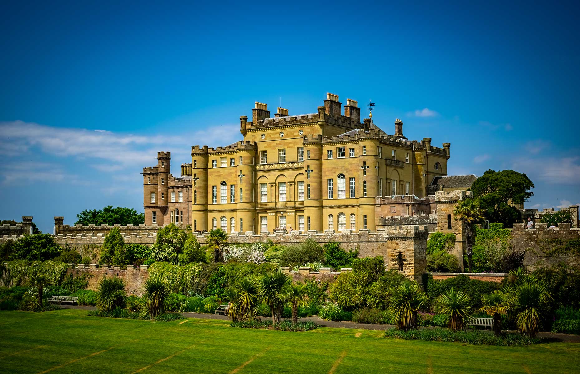 Culzean Castle estate, Scotland (Image: Scotdrone360/Shutterstock)