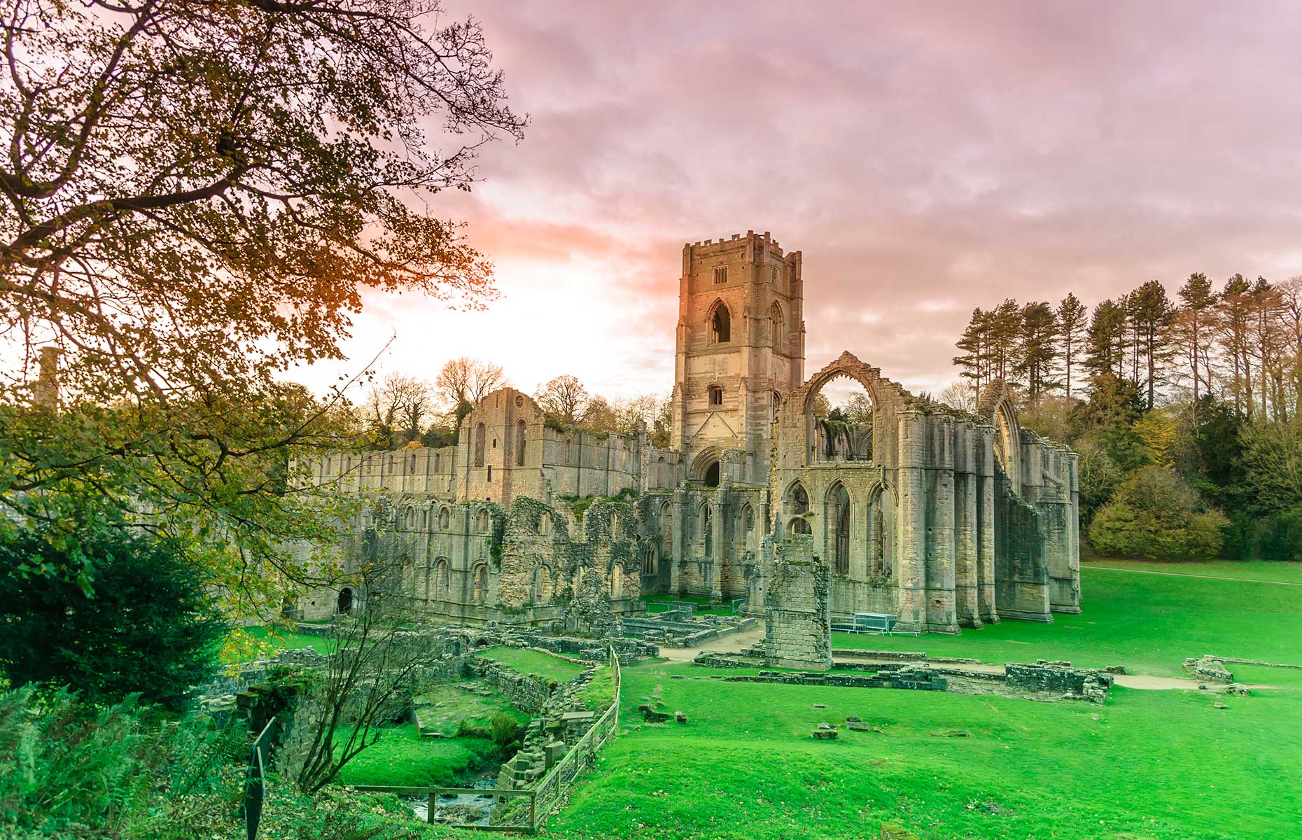 The ruins of Fountains Abbey, North Yorkshire (Image:  By Nicolo' Zangirolami/Shutterstock)