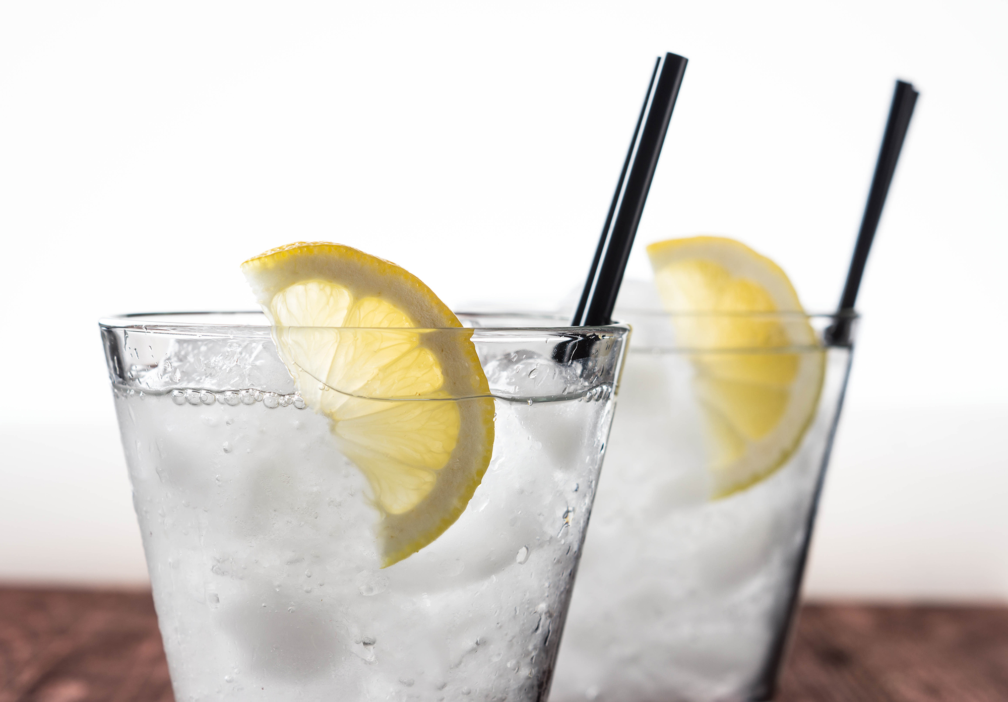 Gin and tonic with lemon