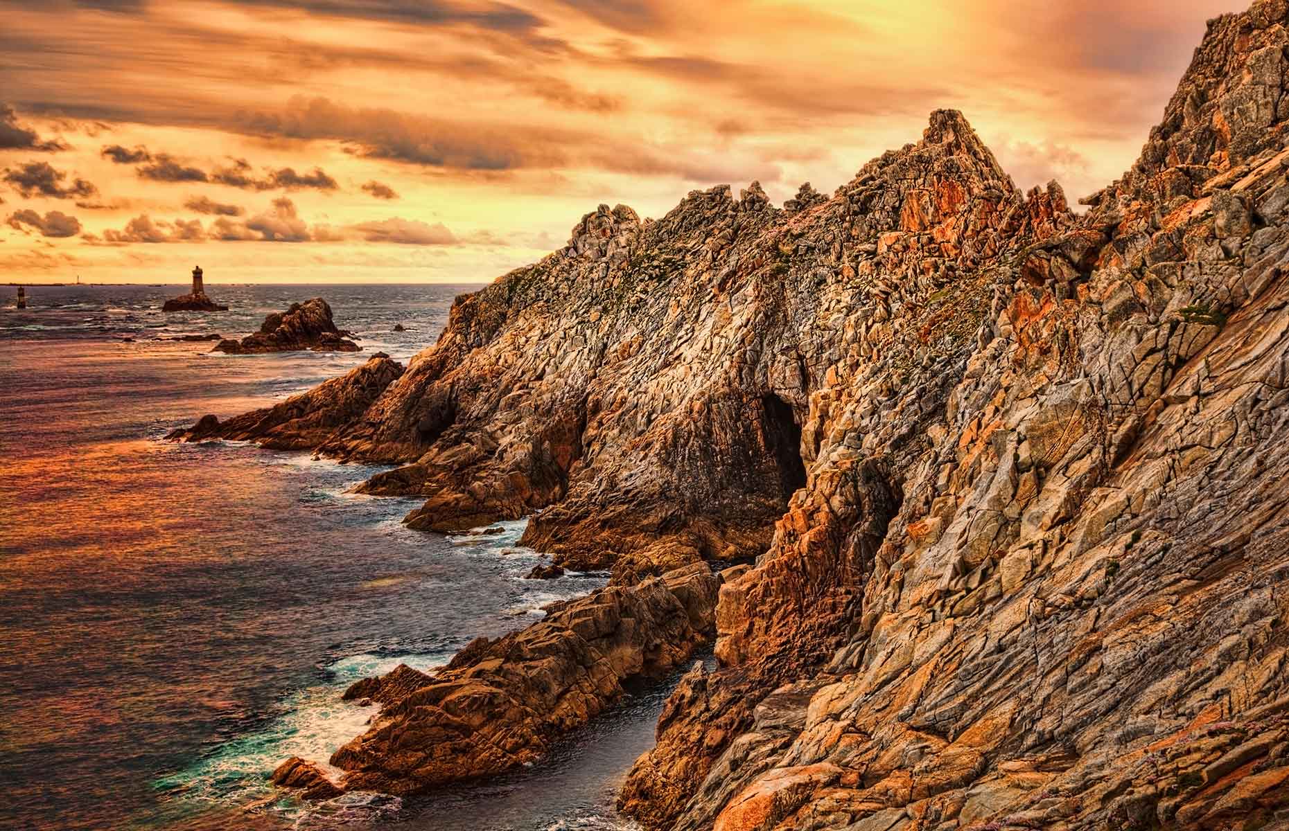 Ponte du Raz (Image: Radu Razvan/Alamy Stock Photo)