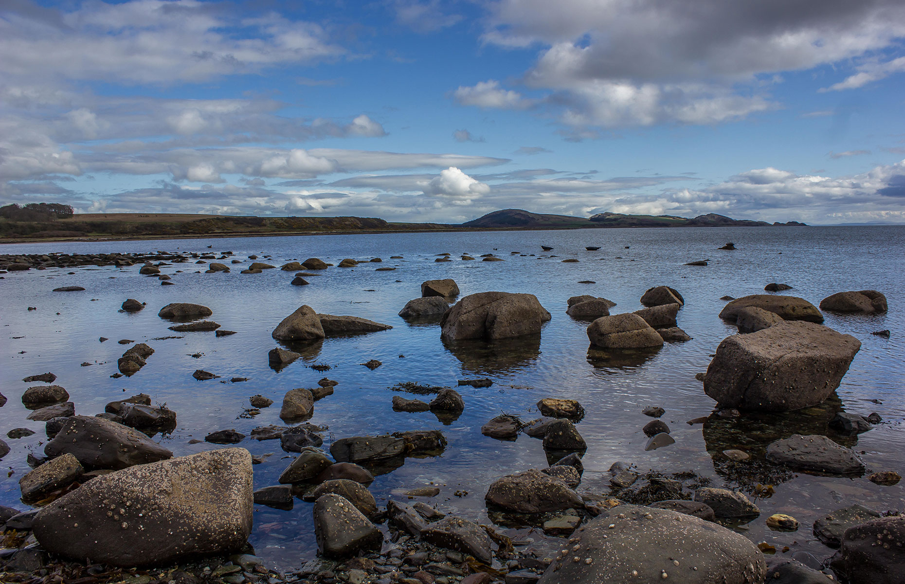 Beach on the Isle of Bute, Scotland (Image: Helen Kermode/Alamy Stock Photo)