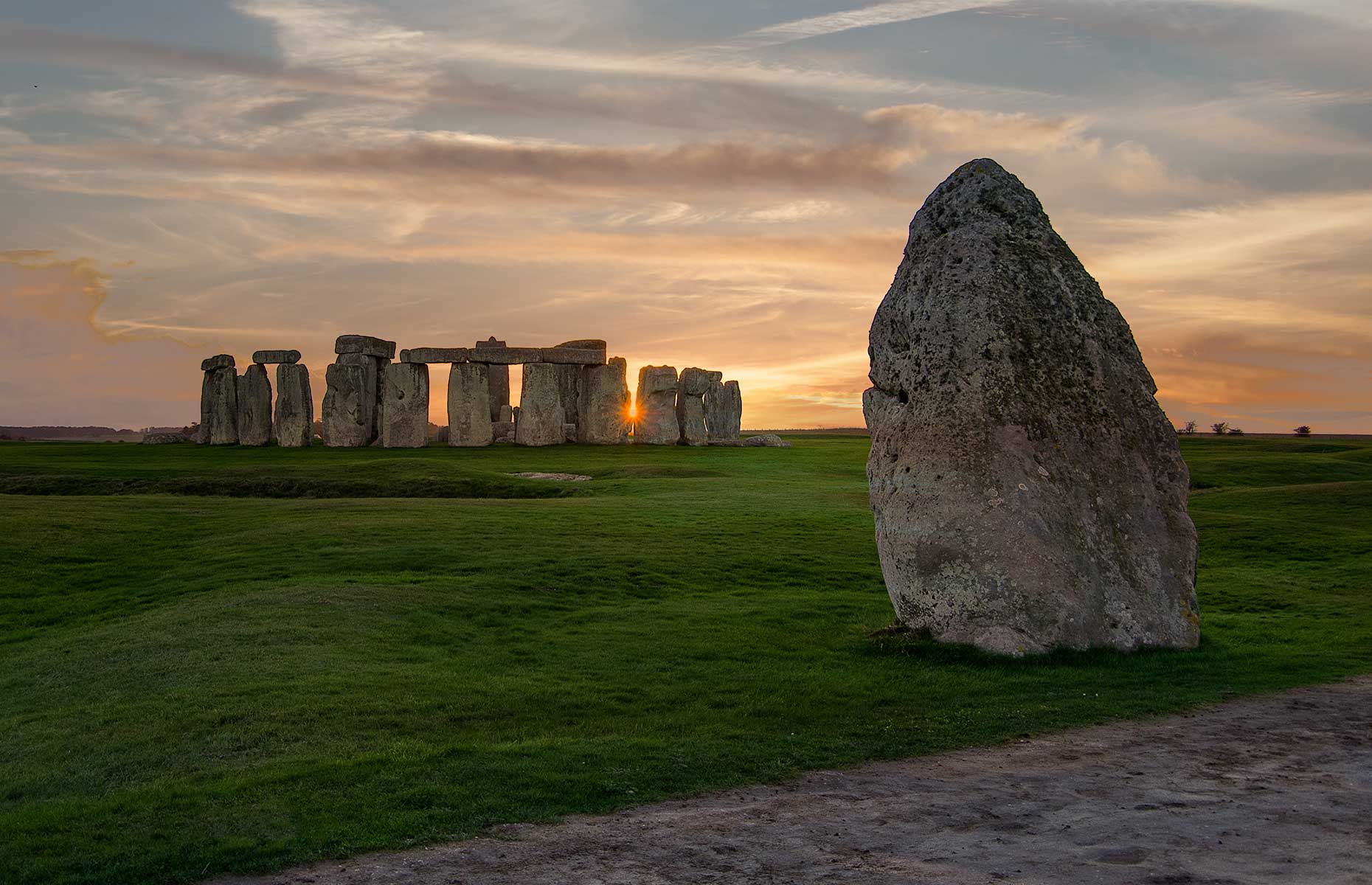 Stonehenge (The-Walker/Shutterstock)