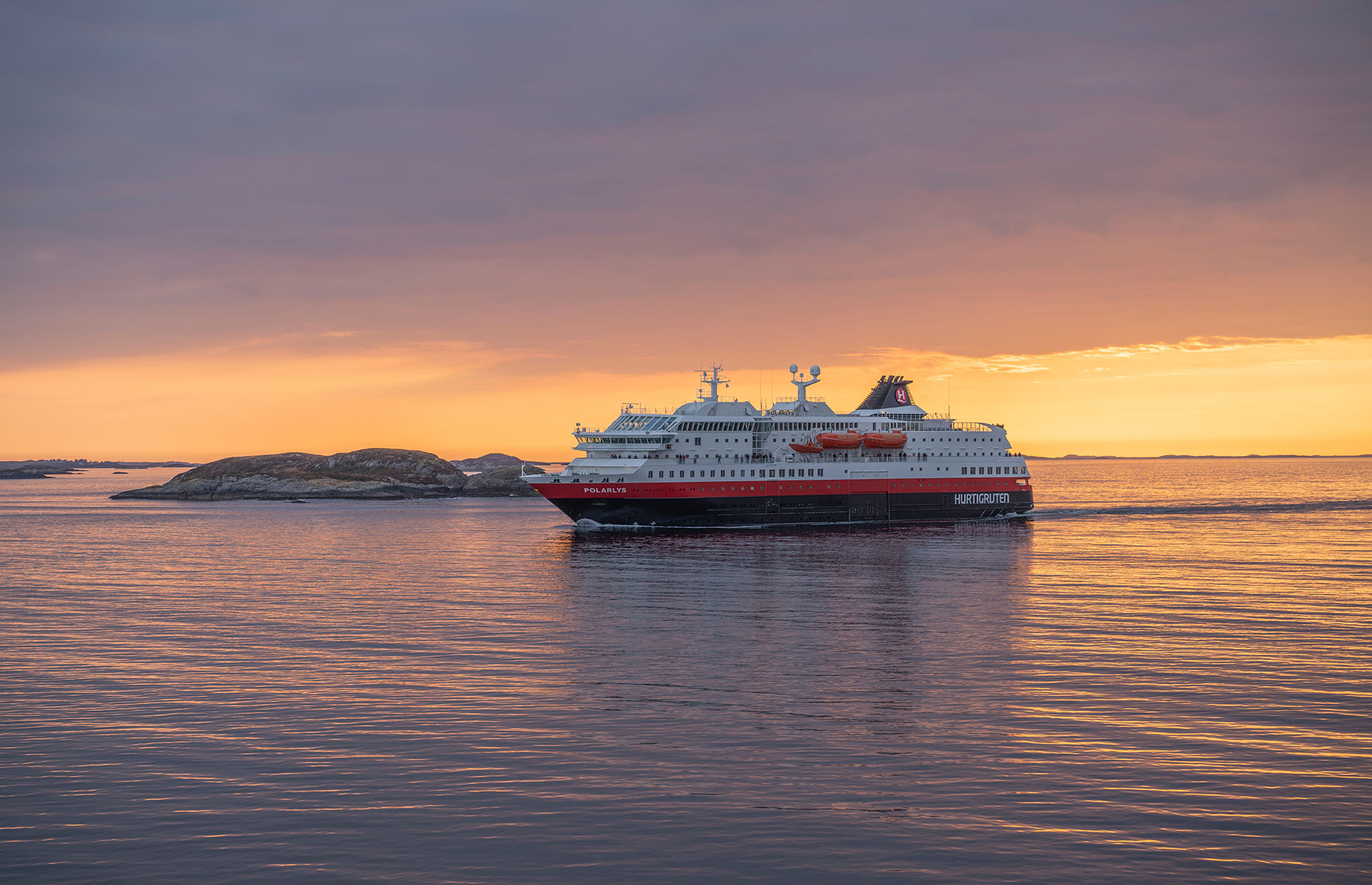 Hutigruten ship, Alesund (Image: Ro_Ma_Li/Shutterstock)