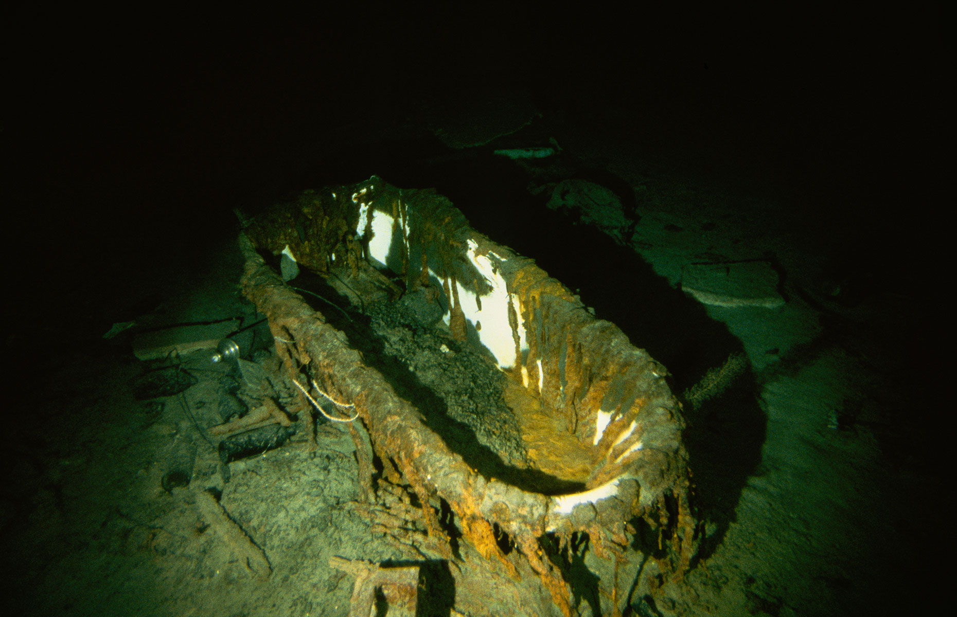 Bathtub in the debris trail of the RMS Titanic (Robert Ballard and Martin Bowen/Woods Hole Oceanographic Institution (WHOI))