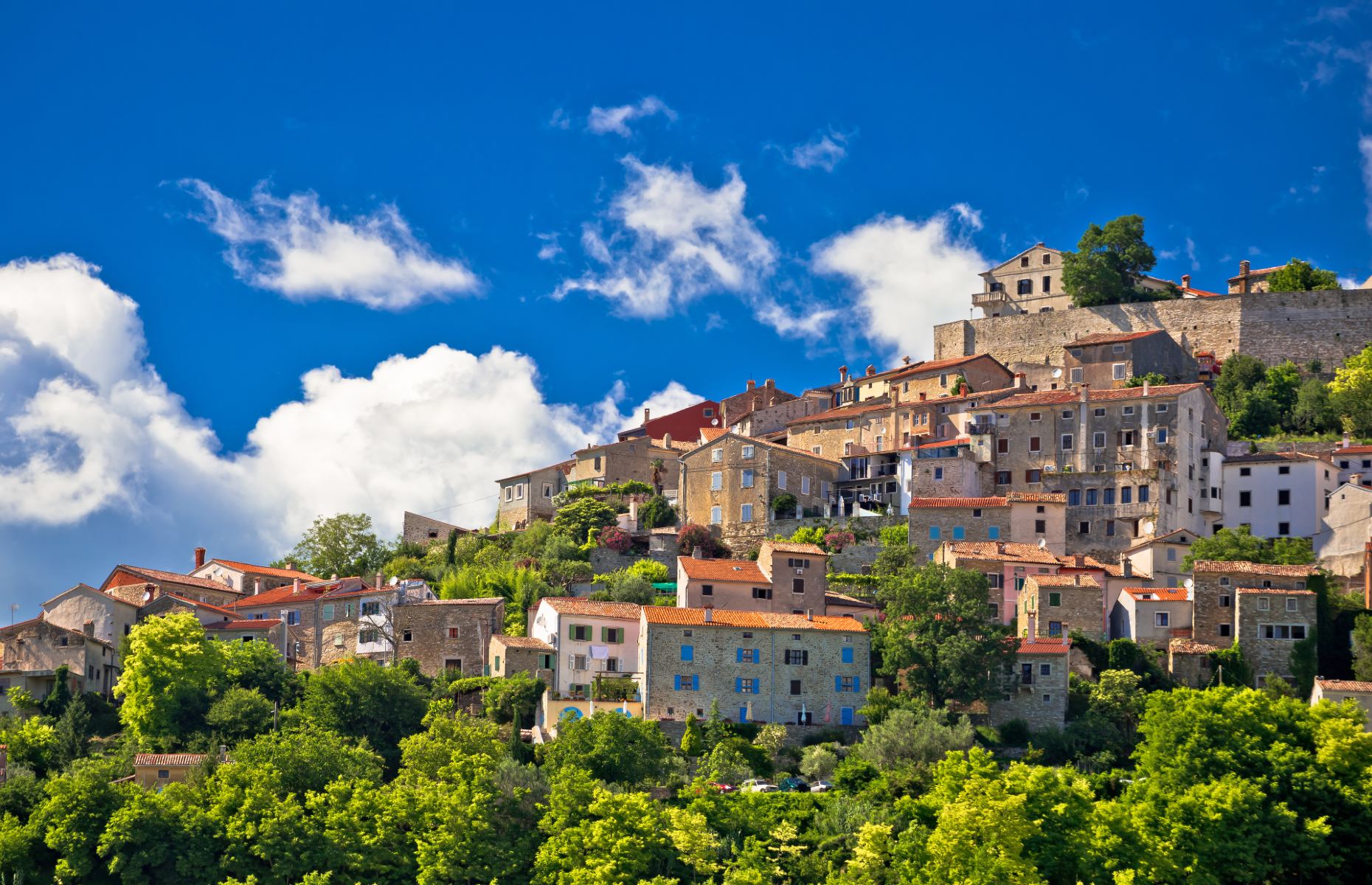 Motovun, une ville perchée typique d'Istrie (Image : xbrchx/Shutterstock)