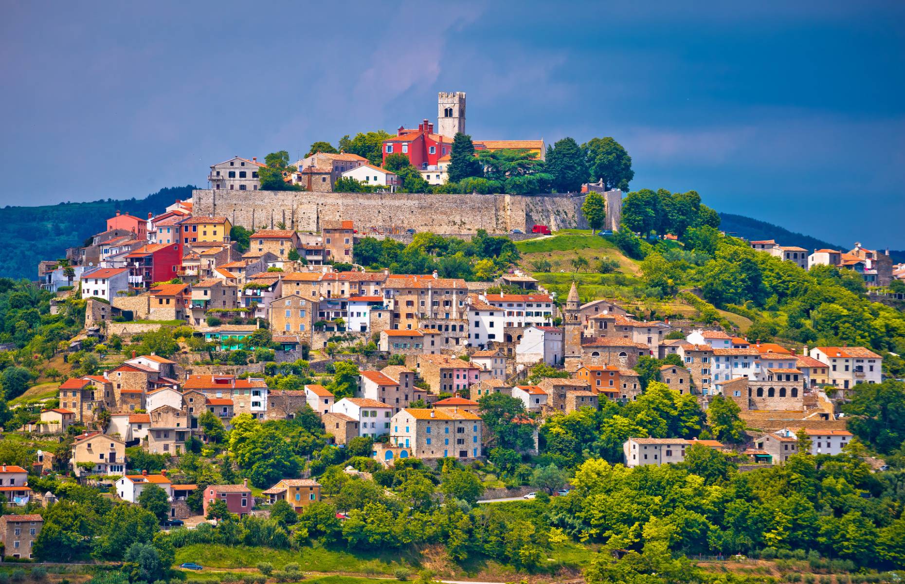 Motovun, Istrie (Image : xbrchx/Shutterstock)