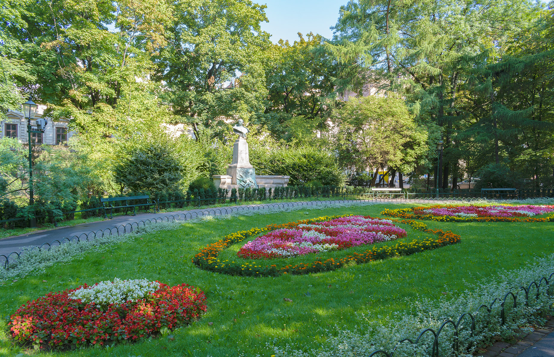 Planty Park, Kraków. (Image: CoinUp/Shutterstock)