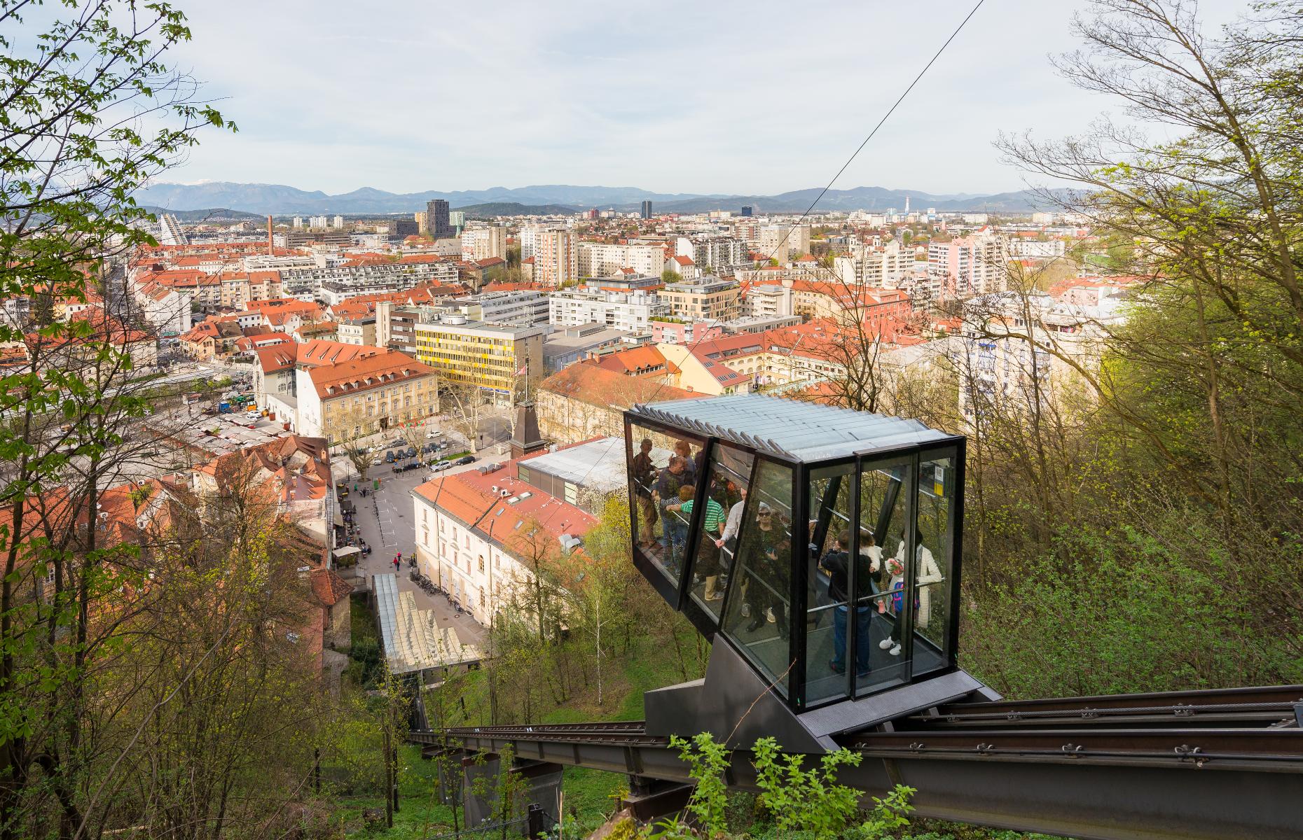 View of the city from the funicular (Image: blazg/Shutterstock)